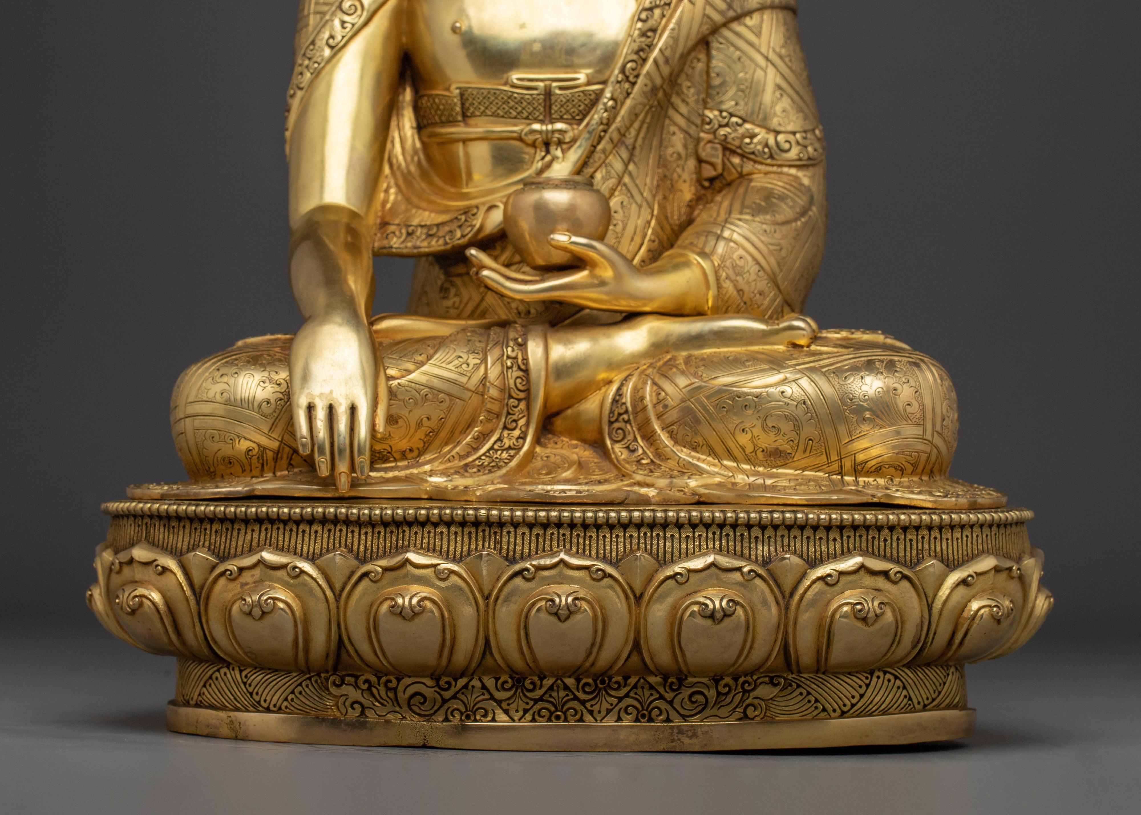 Majestic Shakyamuni Buddha statue 22.4" | Enlightened Buddha for Meditation