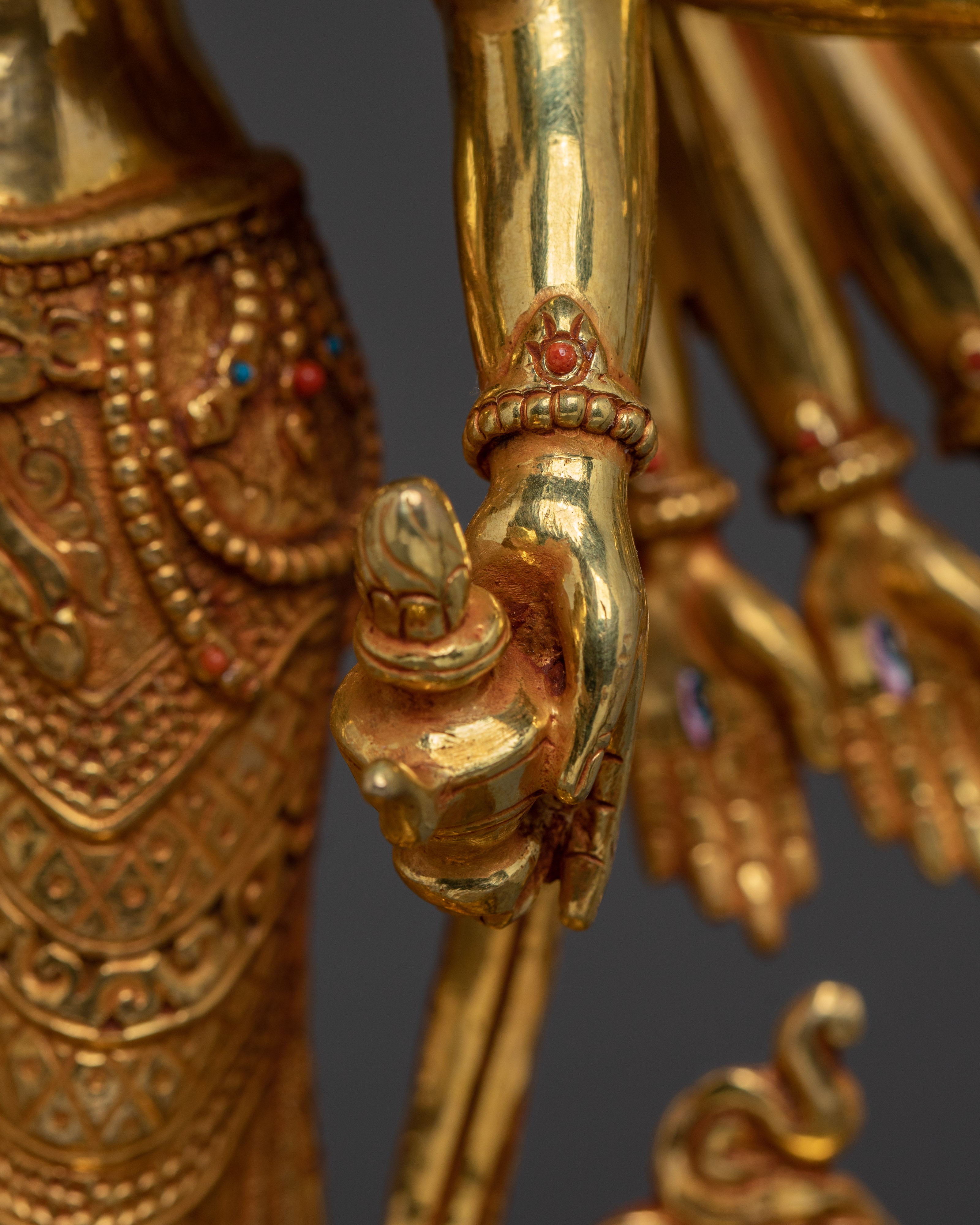 1000 Armed Chenrezig Gold Gilded Statue | The Bodhisattva of Infinite Compassion