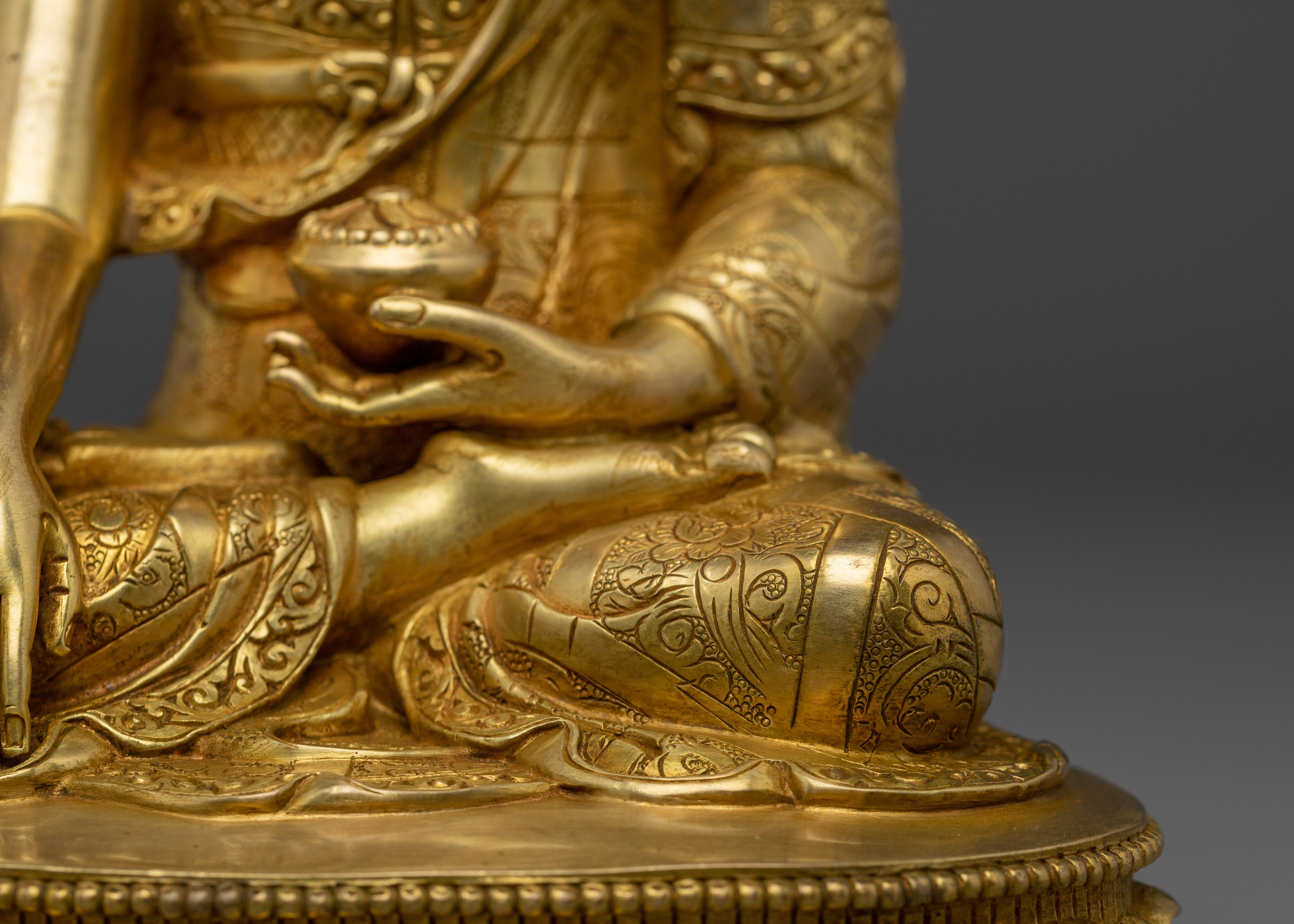Shakyamuni Buddha Golden Decor Statue | Gautama Buddha Artwork
