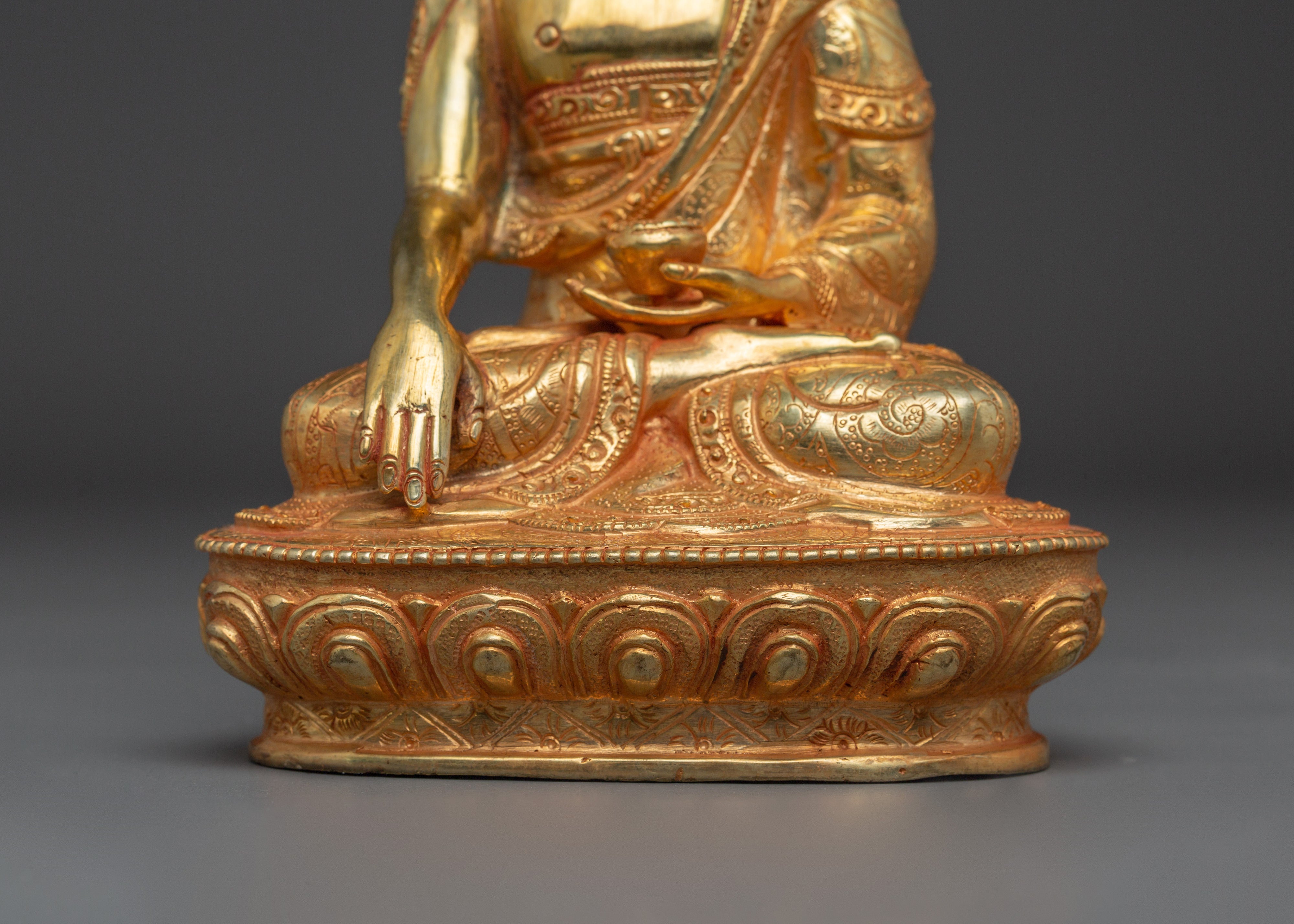 Spiritual Statue of Shakyamuni Buddha | Enlightenment Symbol