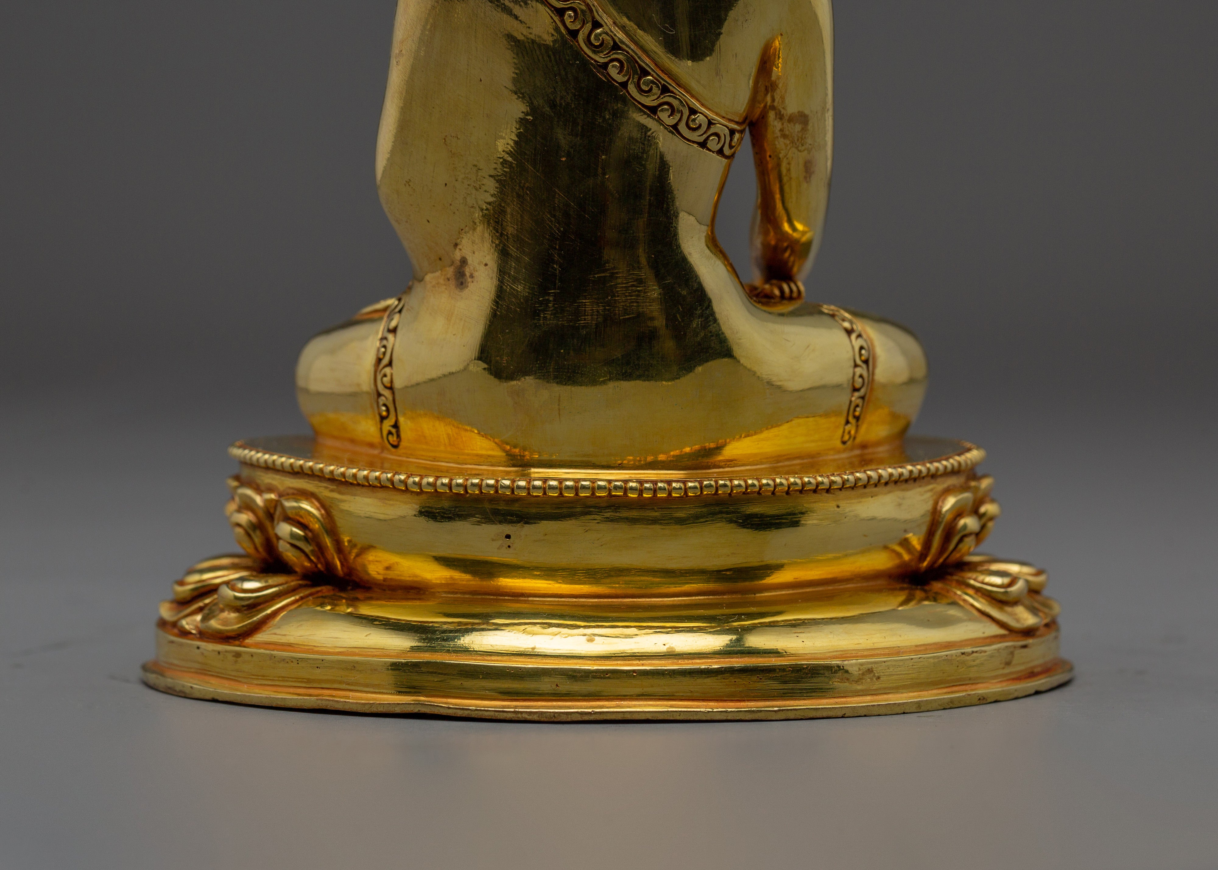 Traditional Serene Shakyamuni Buddha Sculpture | Enlightenment Symbol