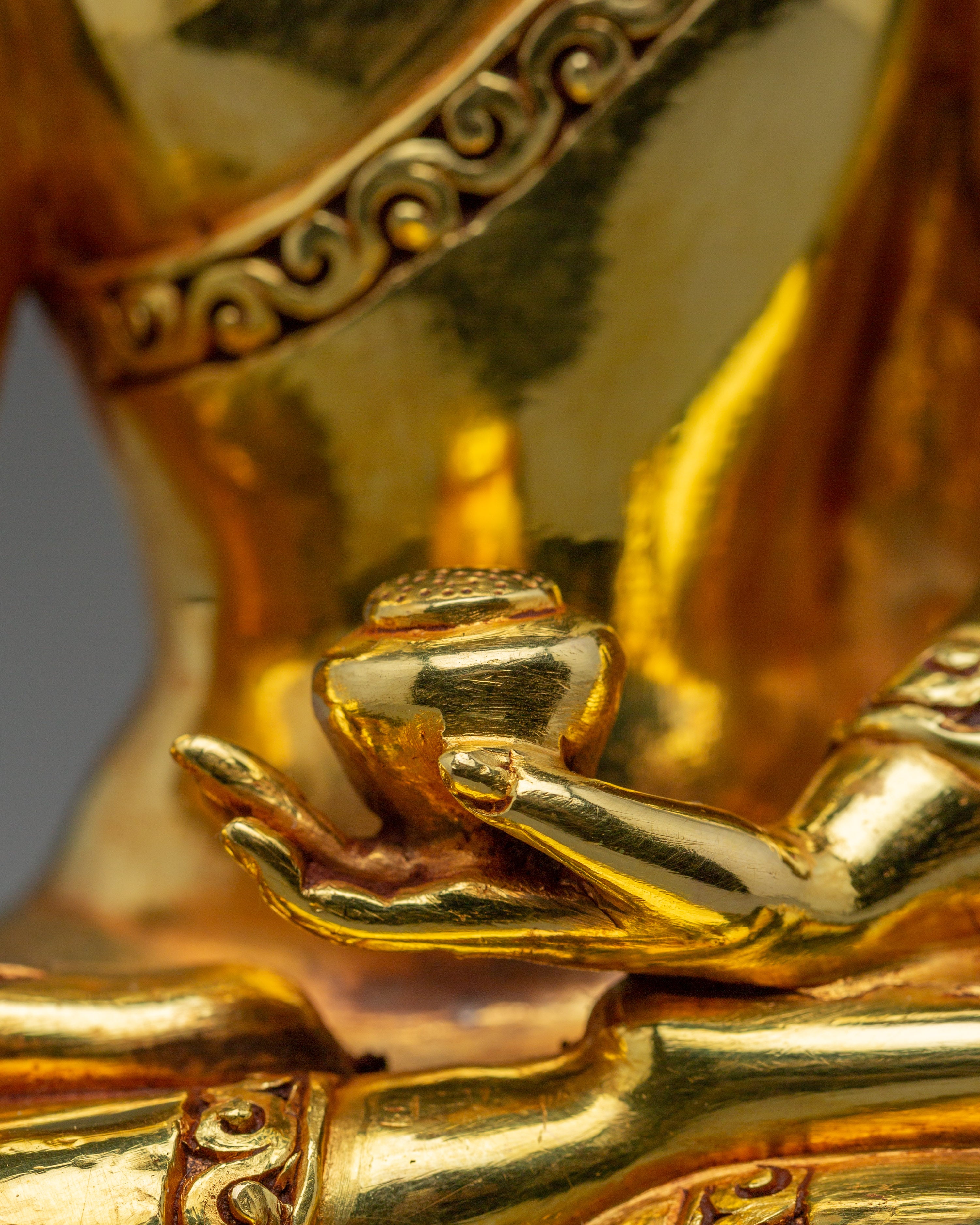Traditional Serene Shakyamuni Buddha Sculpture | Enlightenment Symbol