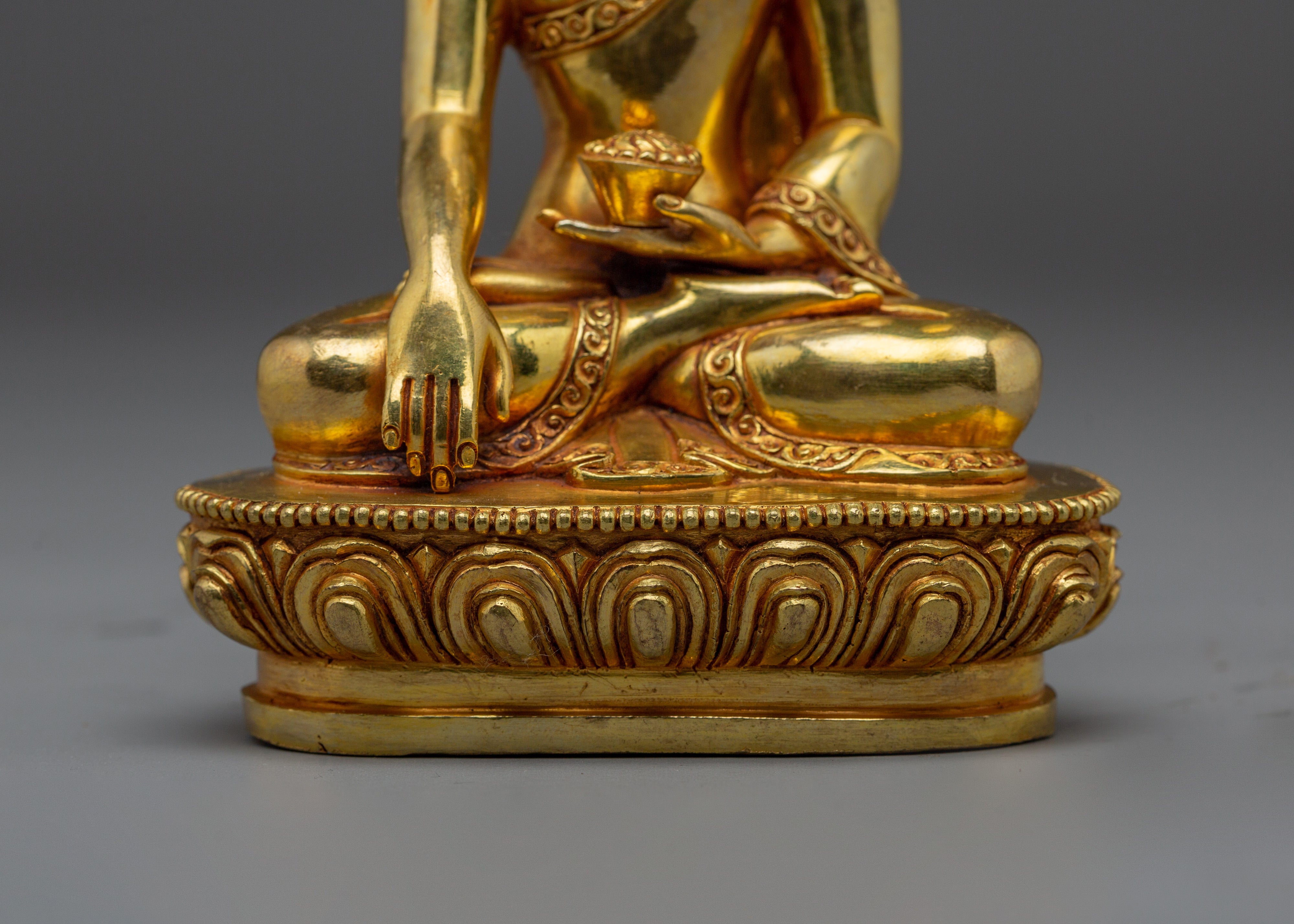 Golden Gautama Buddha Sculpture | Shakyamuni Buddha Statue