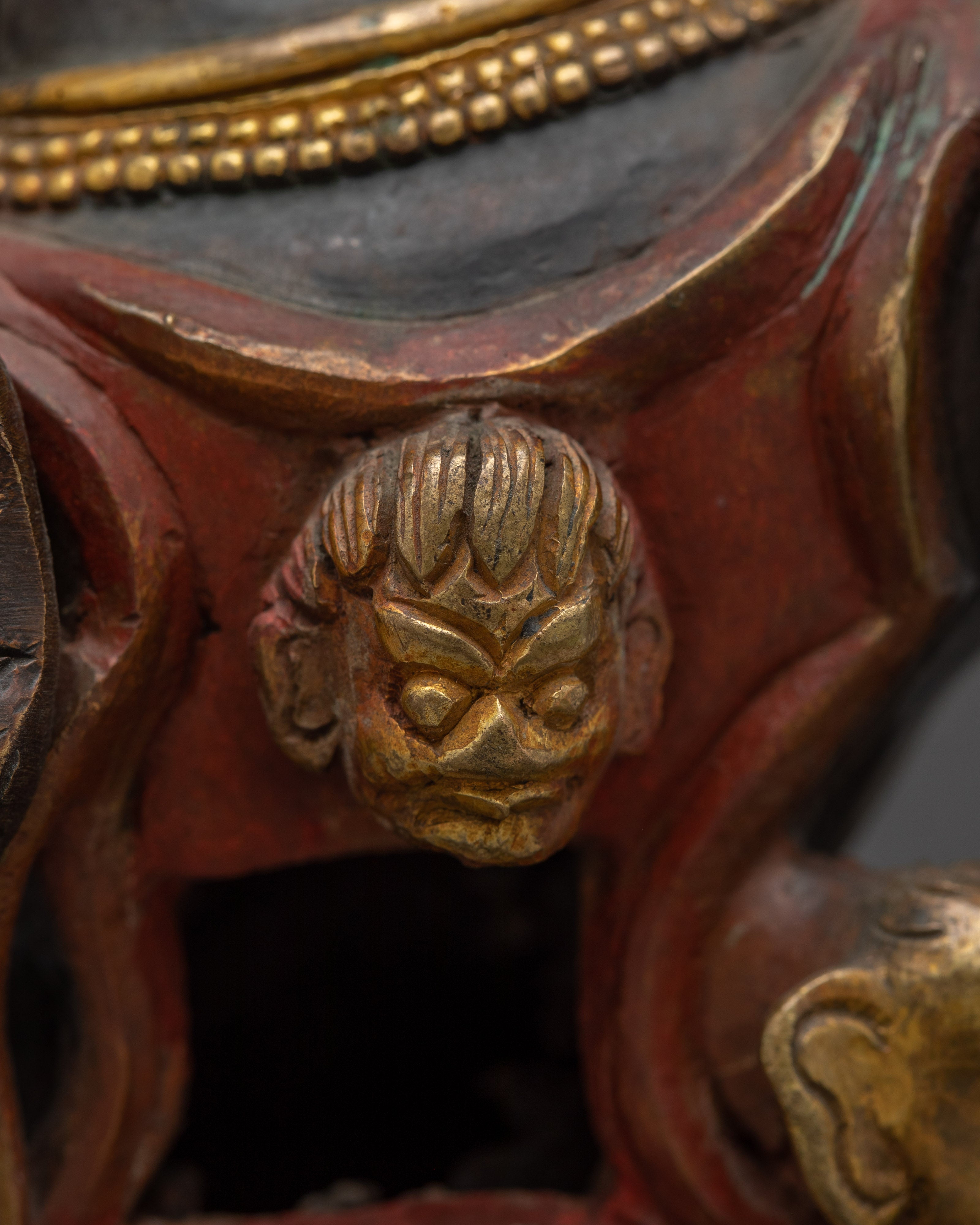 Mythical bird deity Garuda | Protector against Nagas