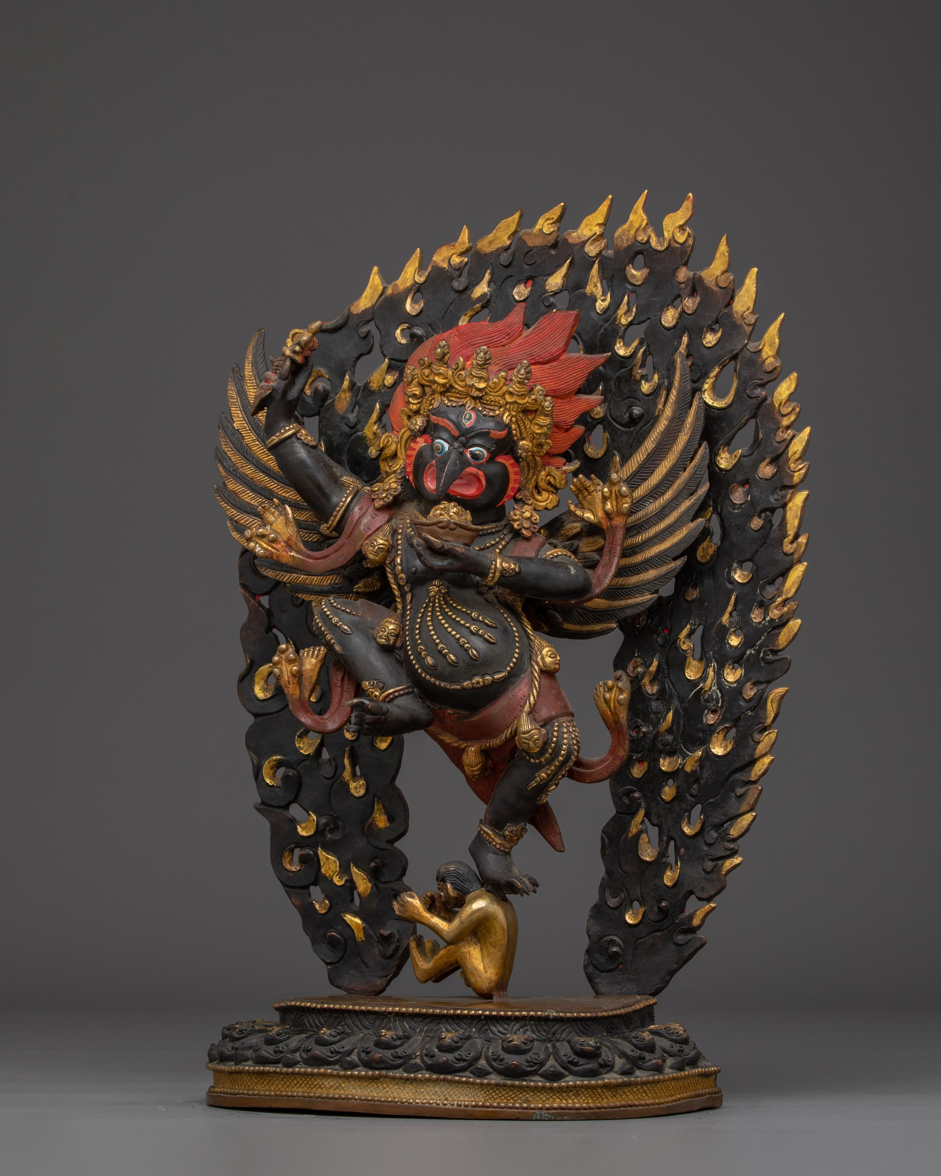 Mythical bird deity Garuda | Protector against Nagas