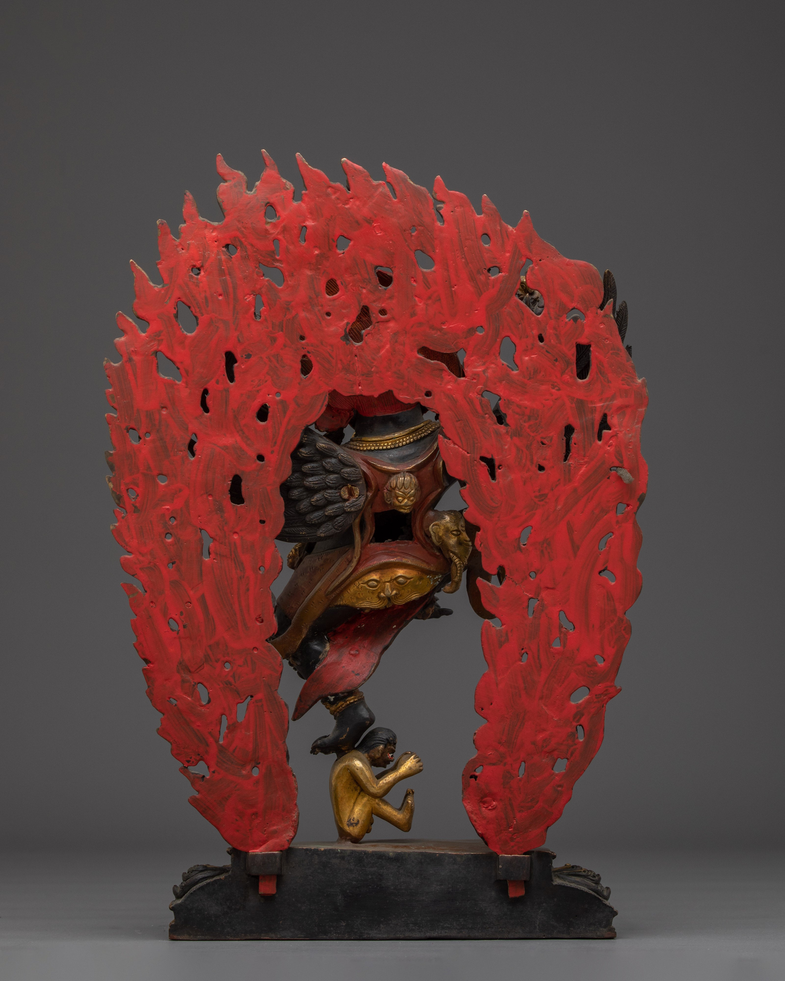 Mythical bird deity Garuda | Protector against Nagas