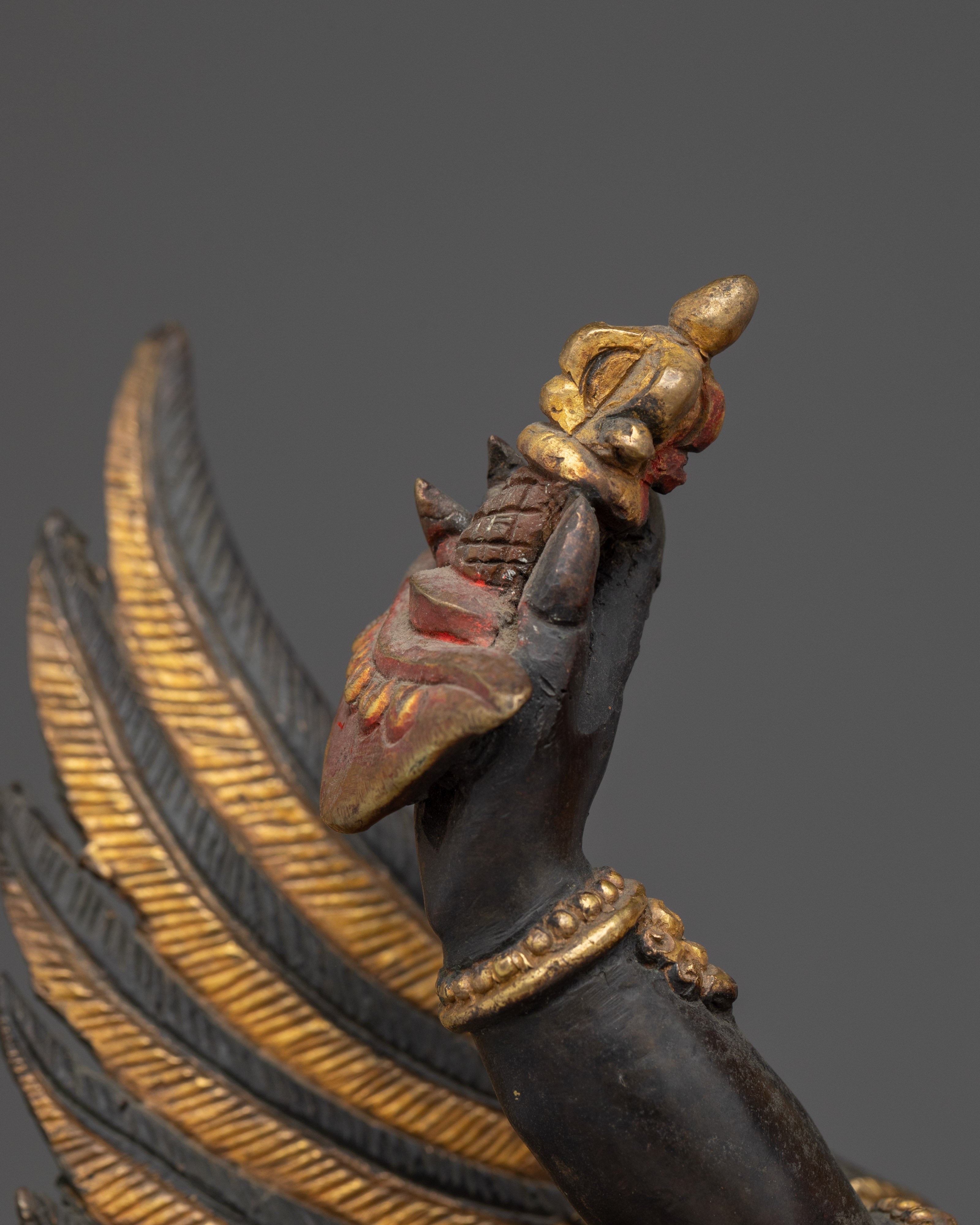 Mythical bird deity Garuda | Protector against Nagas