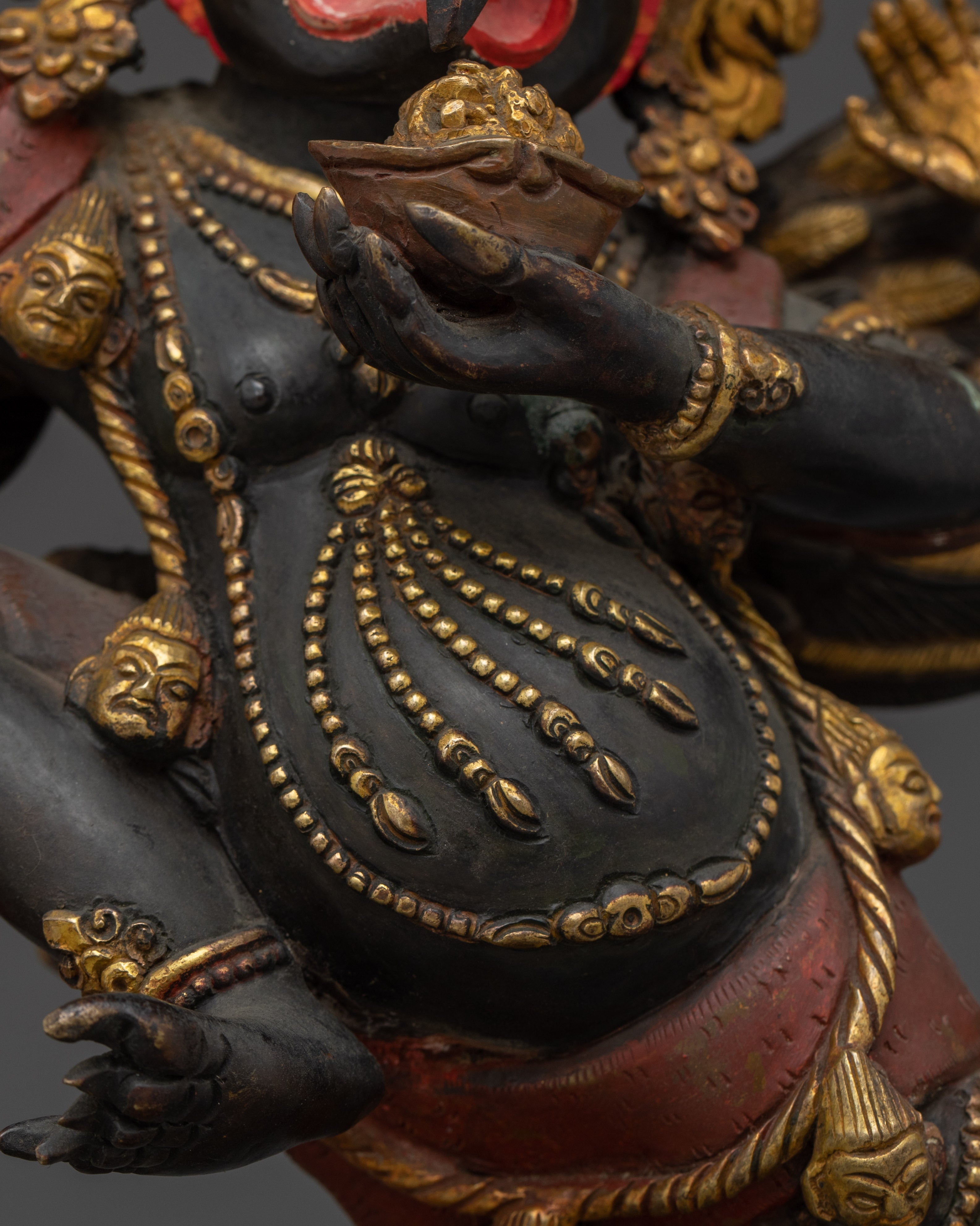 Mythical bird deity Garuda | Protector against Nagas