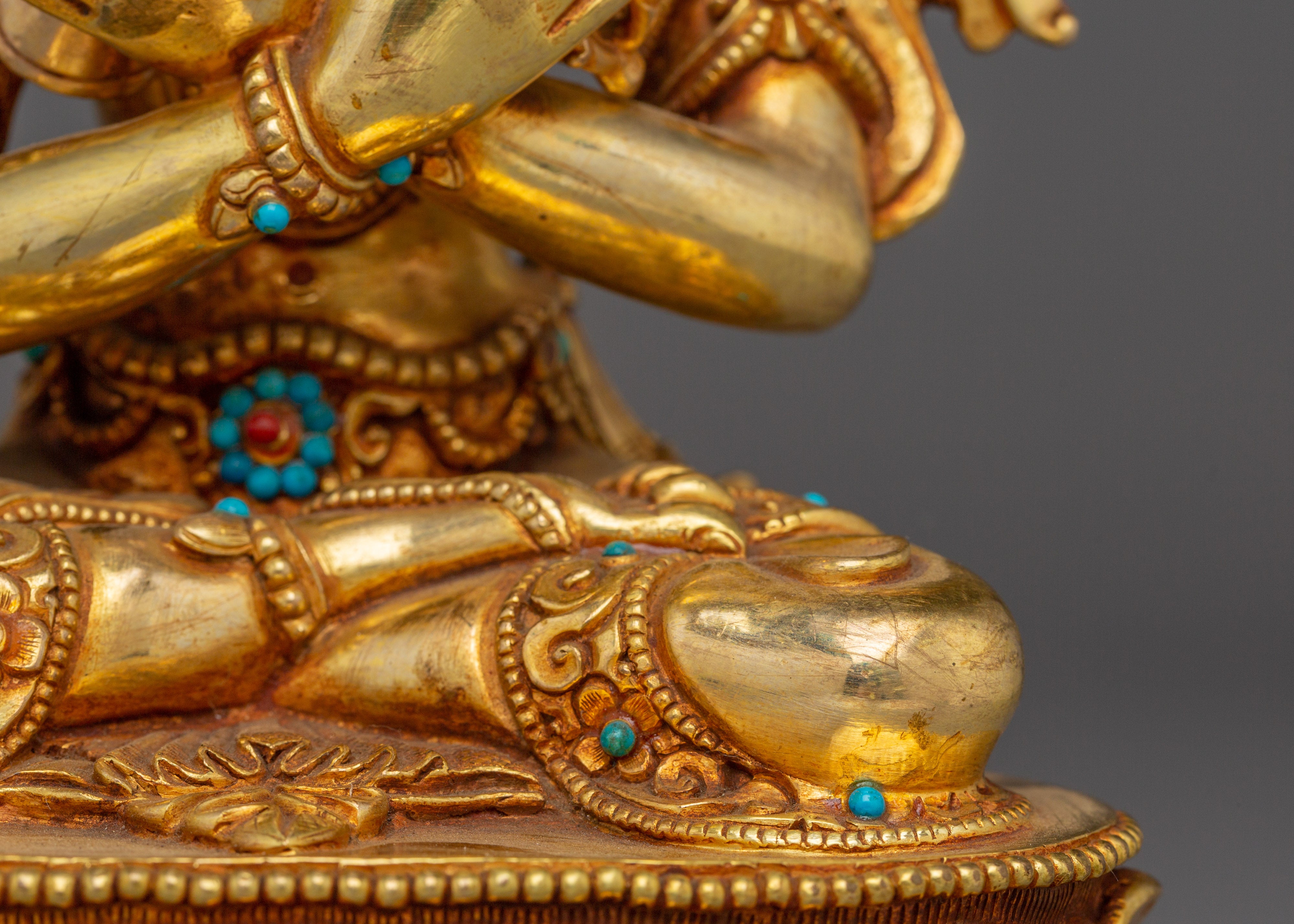 Serene Vajradhara Statue | Buddhist Spiritual Decoration