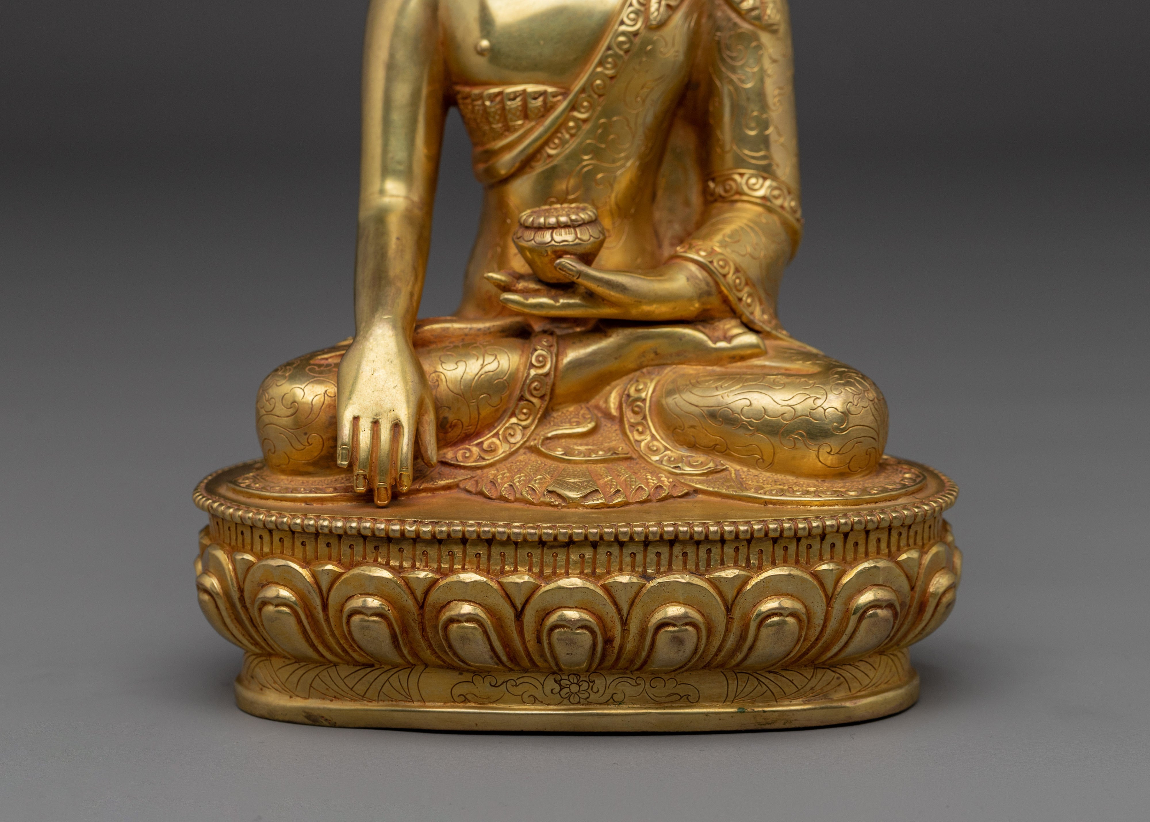 Peaceful Shakyamuni Buddha in Copper | Sculpture for Meditation and Spiritual Decor