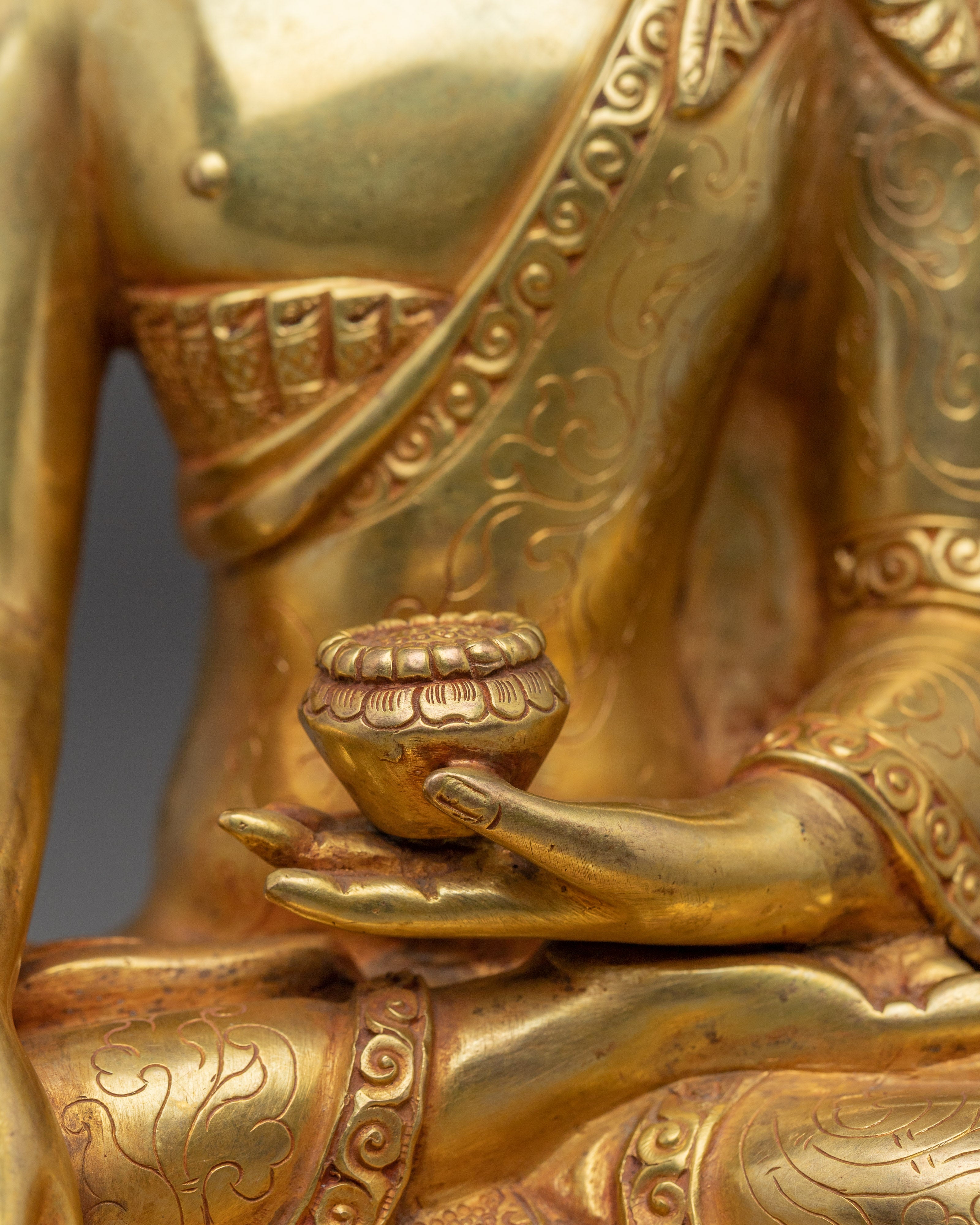 Peaceful Shakyamuni Buddha in Copper | Sculpture for Meditation and Spiritual Decor