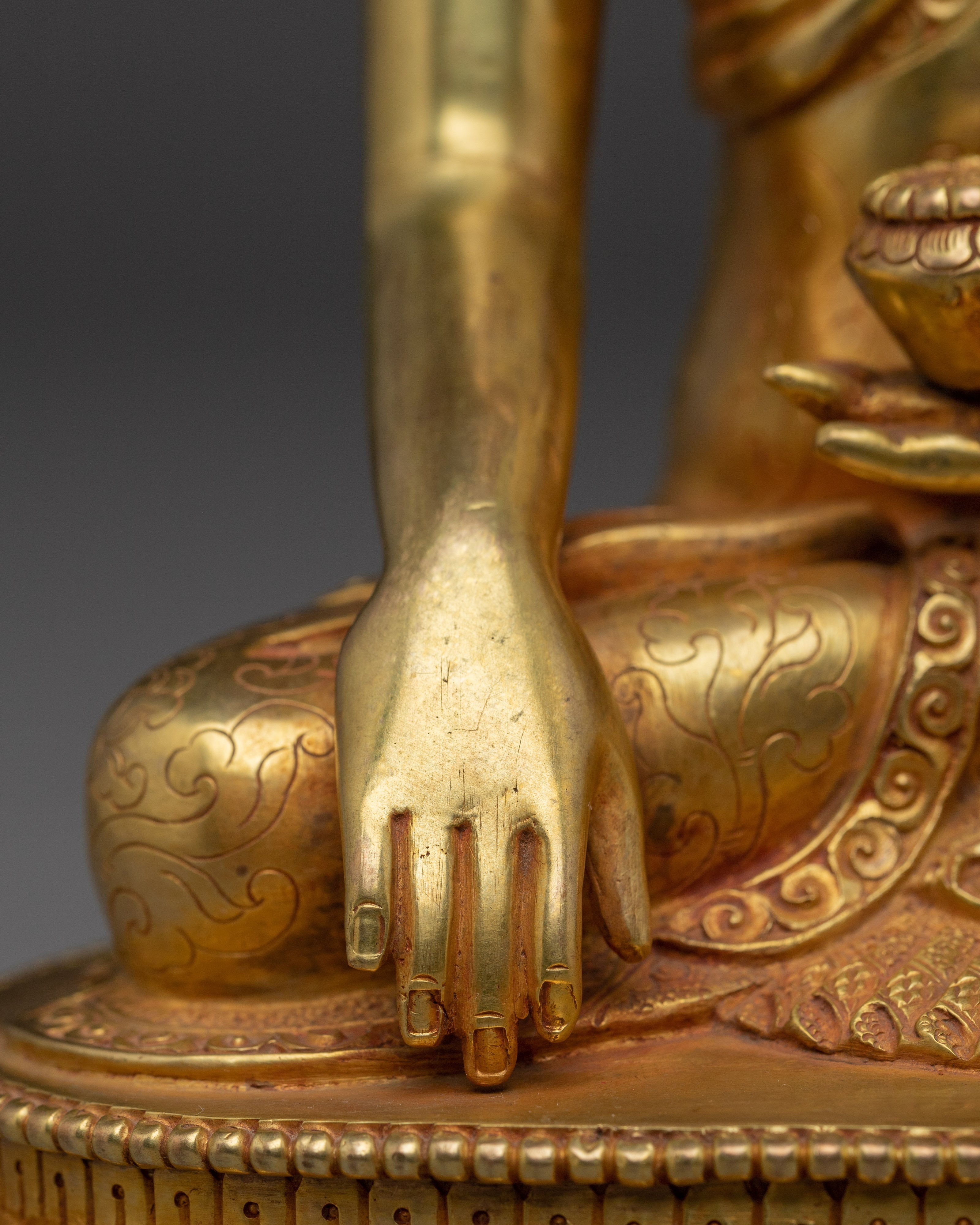 Peaceful Shakyamuni Buddha in Copper | Sculpture for Meditation and Spiritual Decor