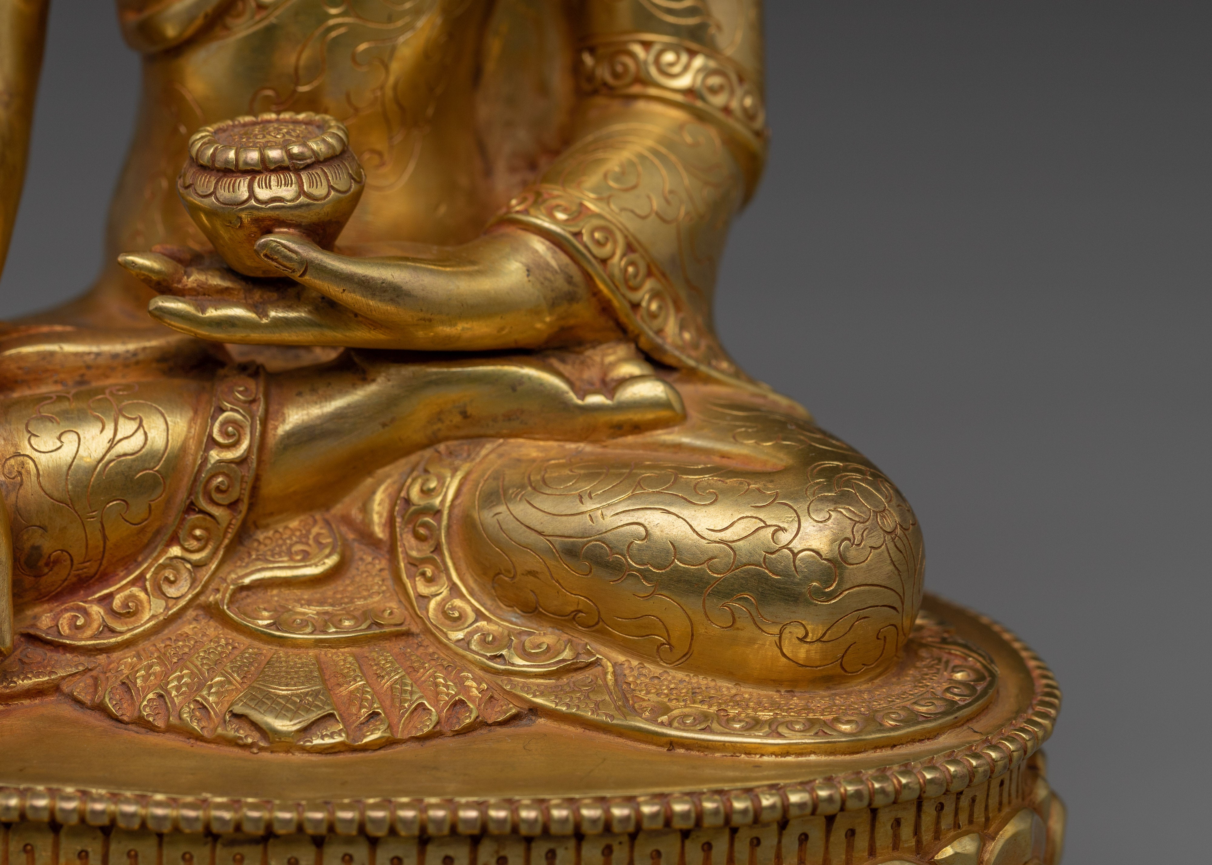 Peaceful Shakyamuni Buddha in Copper | Sculpture for Meditation and Spiritual Decor