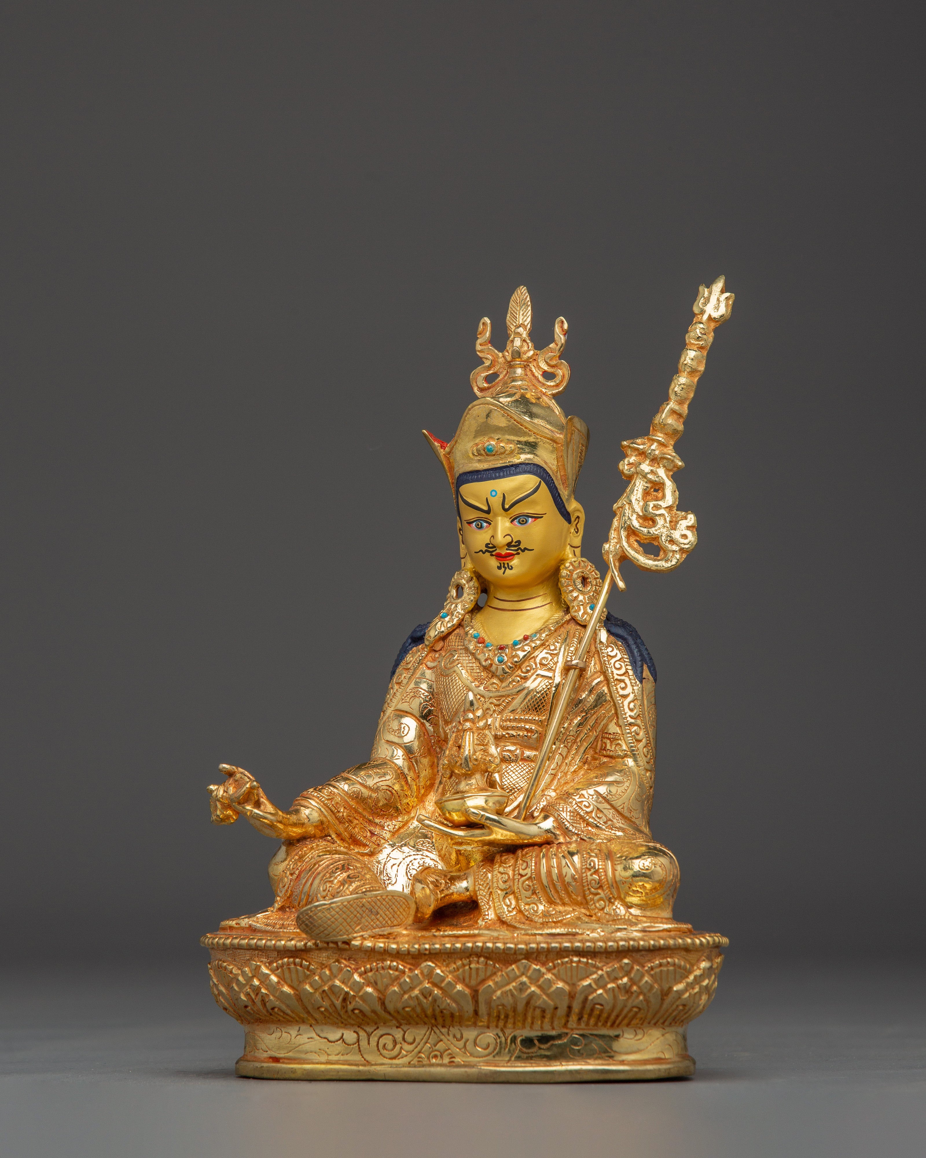 Meditation figure of Guru Rinpoche | Handmade Statue for Decor