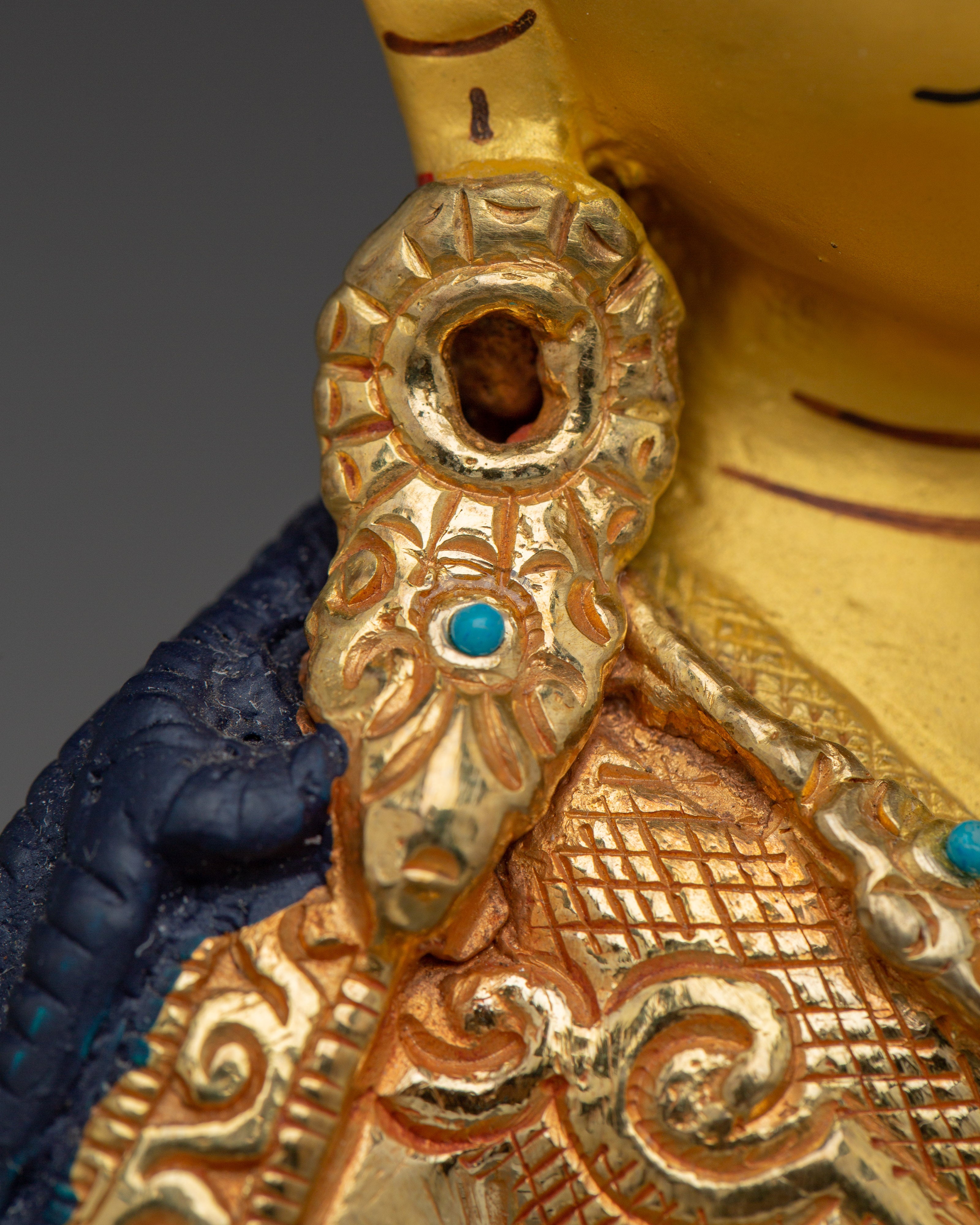 Meditation figure of Guru Rinpoche | Handmade Statue for Decor