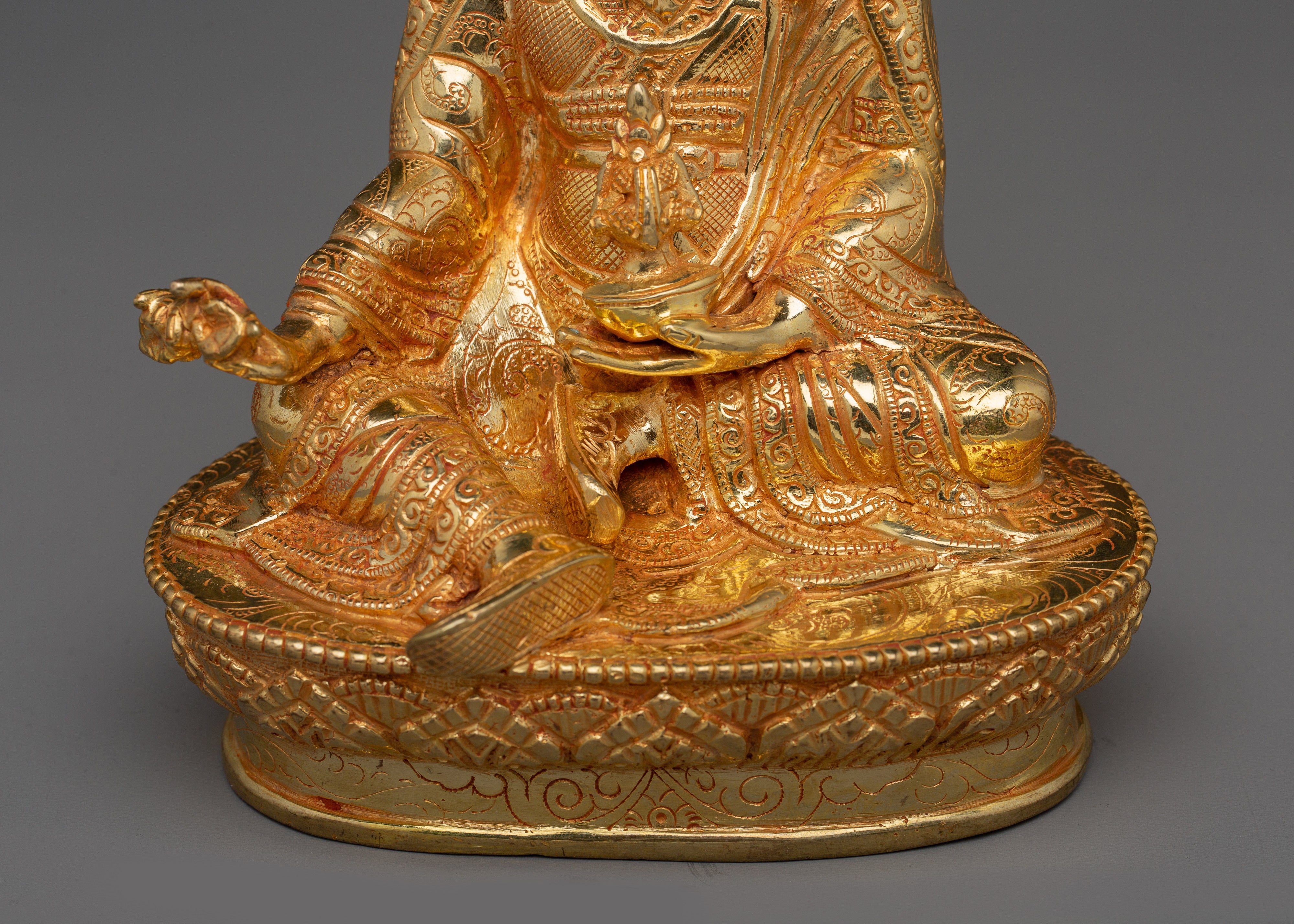 Meditation figure of Guru Rinpoche | Handmade Statue for Decor