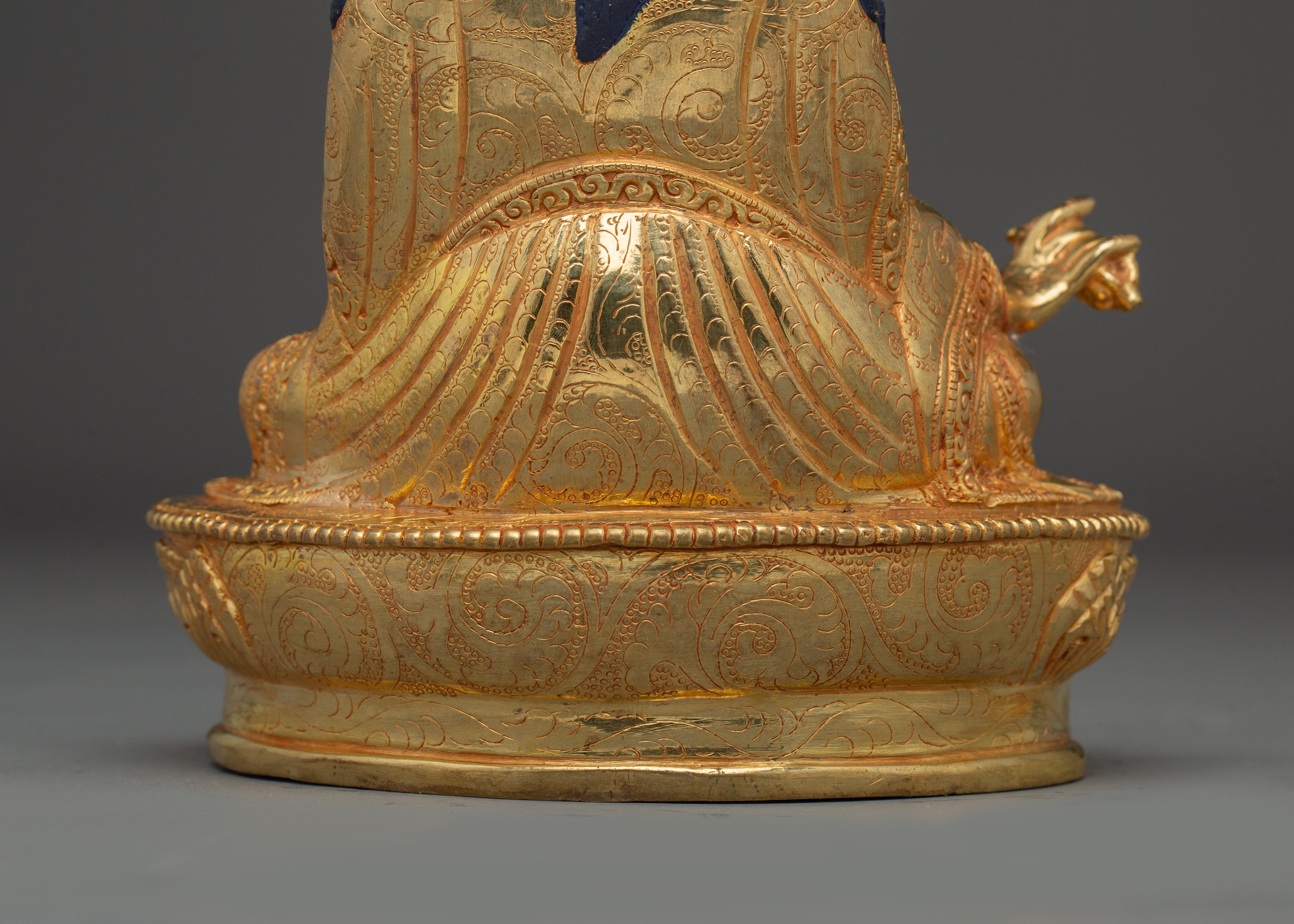 Meditation figure of Guru Rinpoche | Handmade Statue for Decor