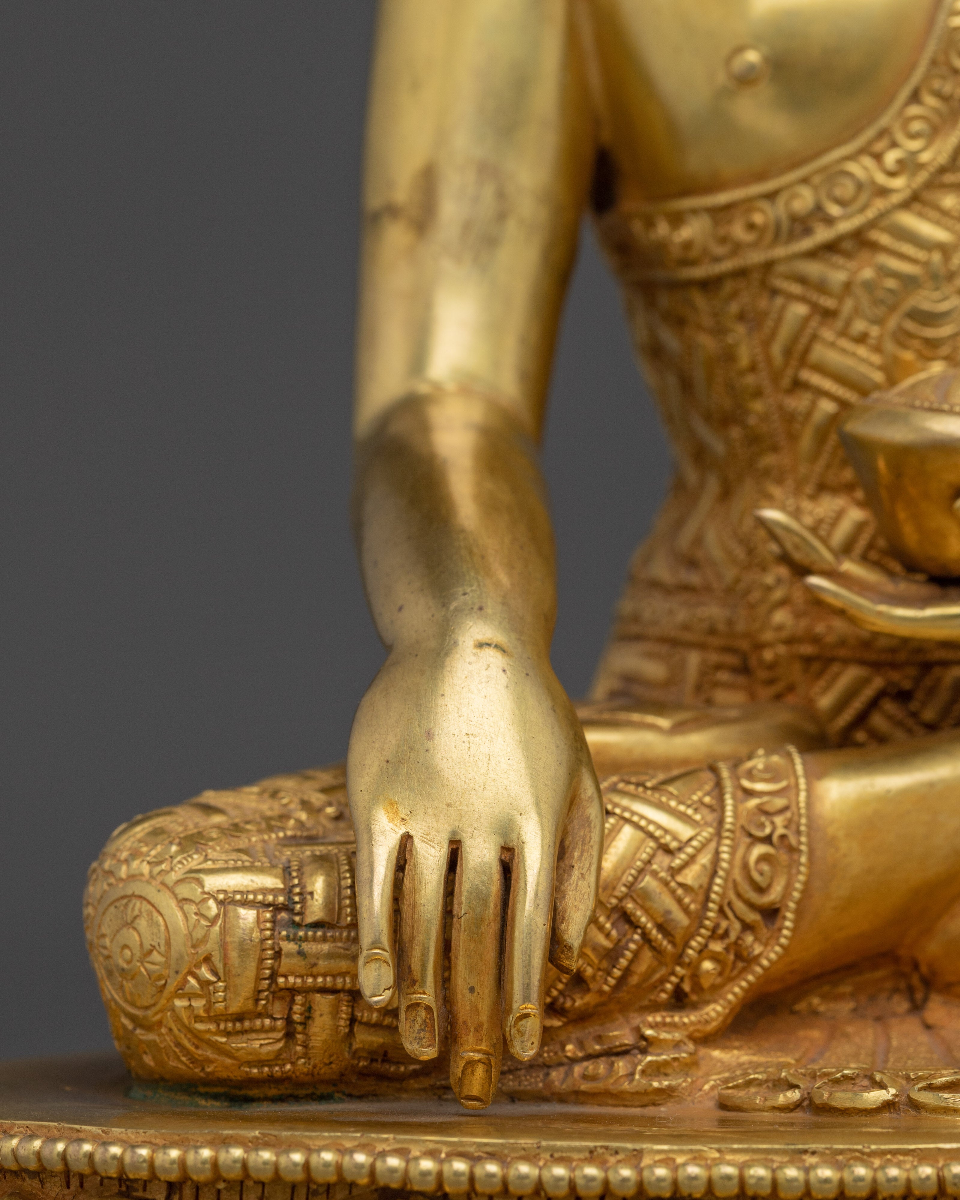 24K gold Shakyamuni Buddha statue in copper | Meditation, Altar, & Home Shrine Decor