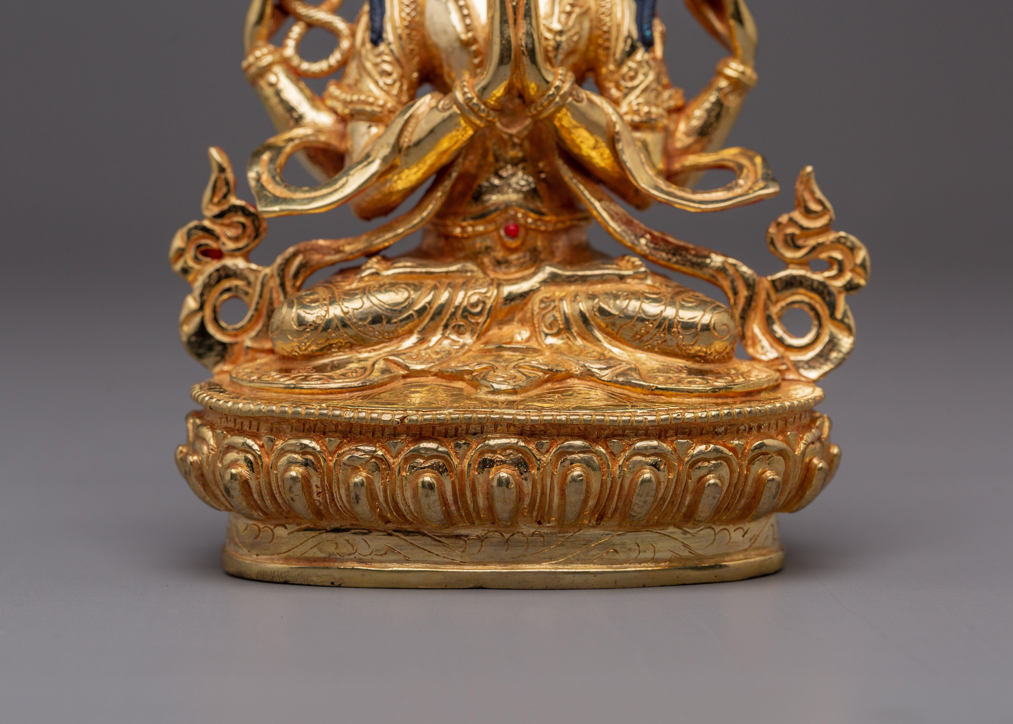 Protective Bodhisattva Chenrezig Statue | The one who looks with unwavering eye
