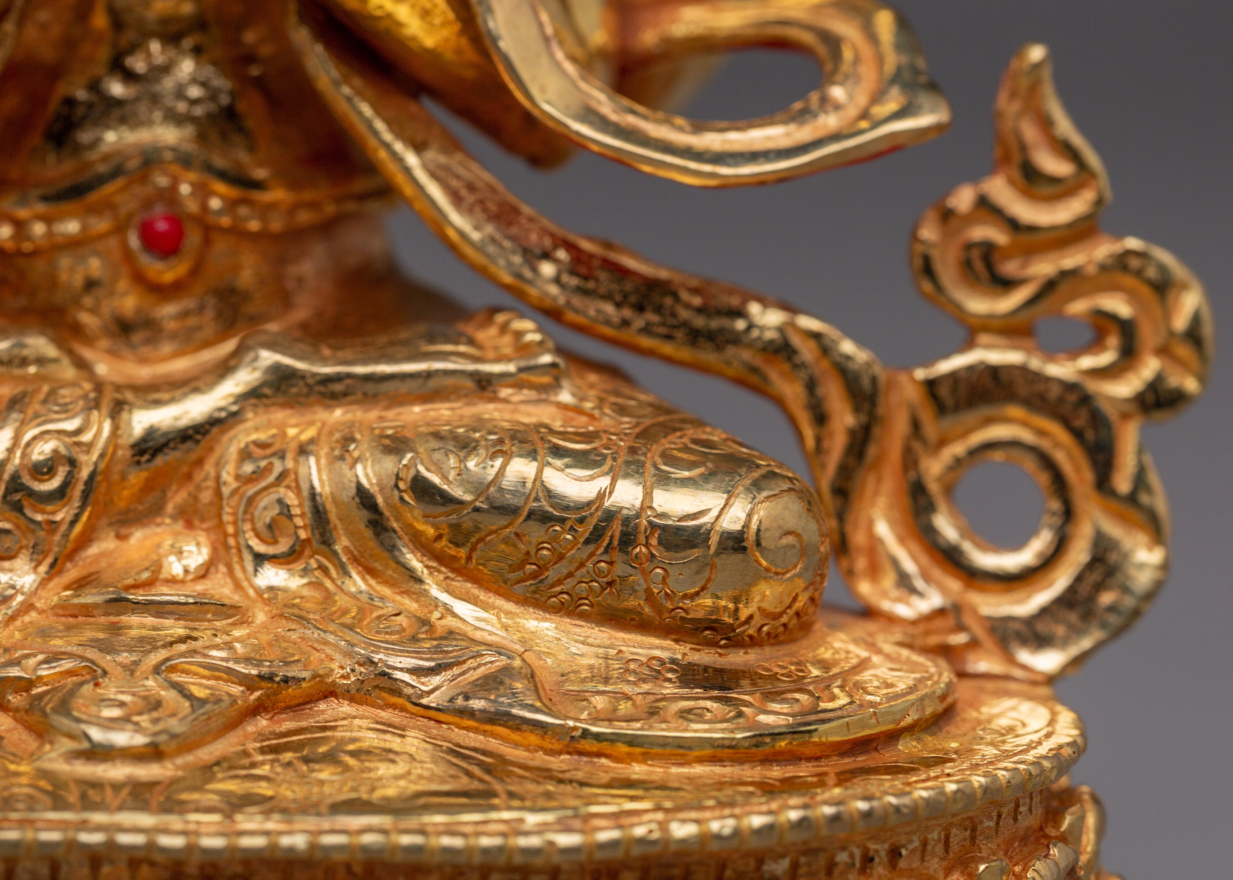 Protective Bodhisattva Chenrezig Statue | The one who looks with unwavering eye