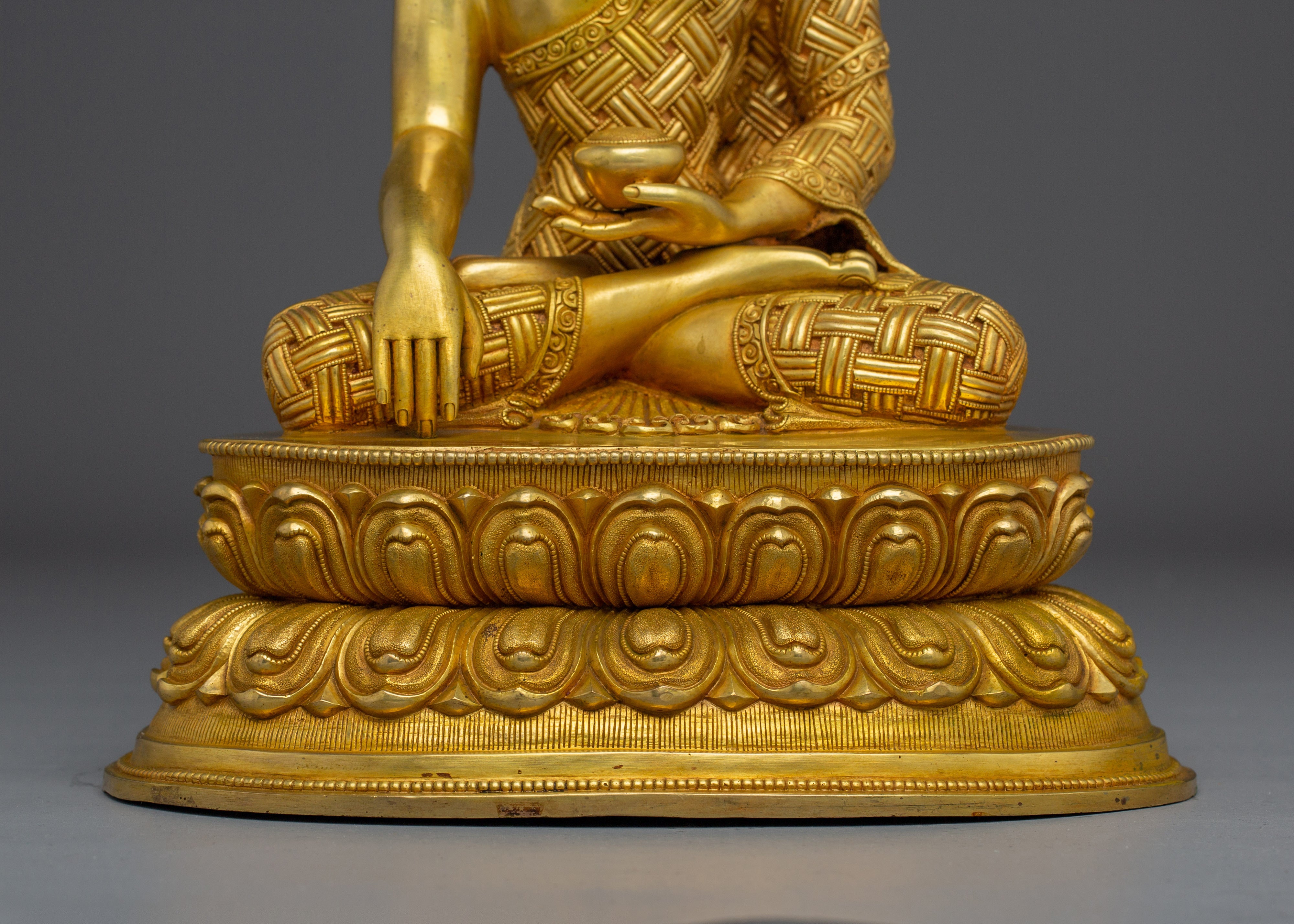 Traditional Gautama Buddha Sculpture | Peaceful buddha