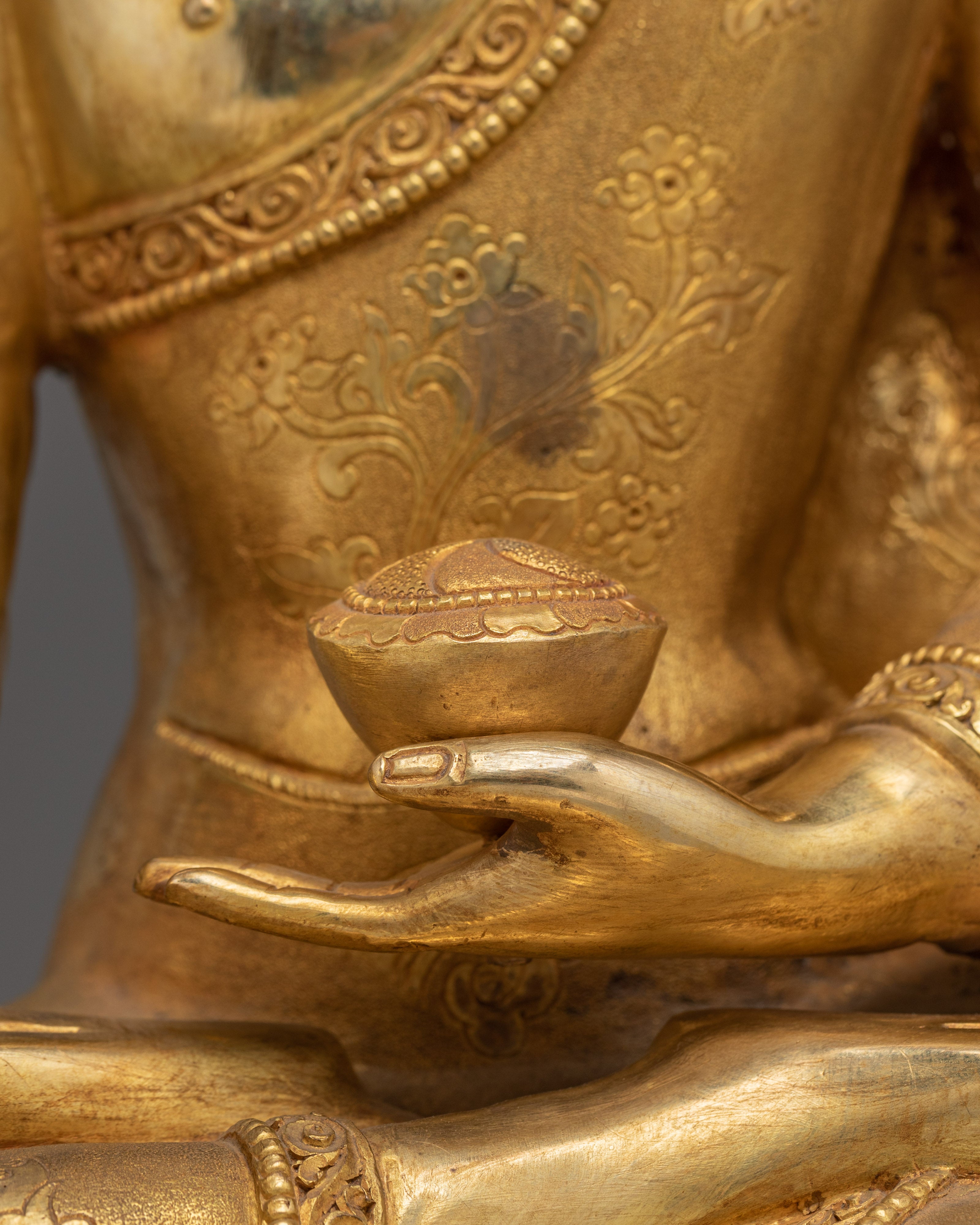 Meditating Shakyamuni Buddha Golden Statue | Buddhist Spiritual Decor
