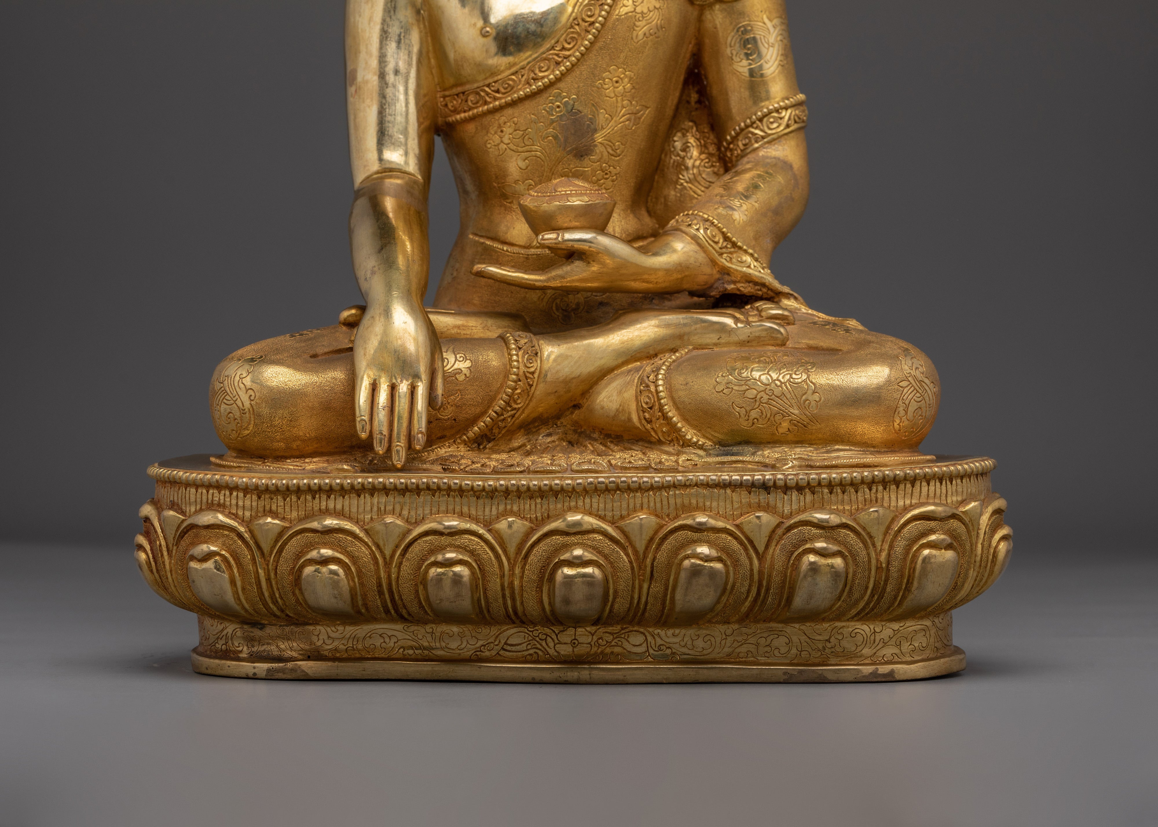 Meditating Shakyamuni Buddha Golden Statue | Buddhist Spiritual Decor