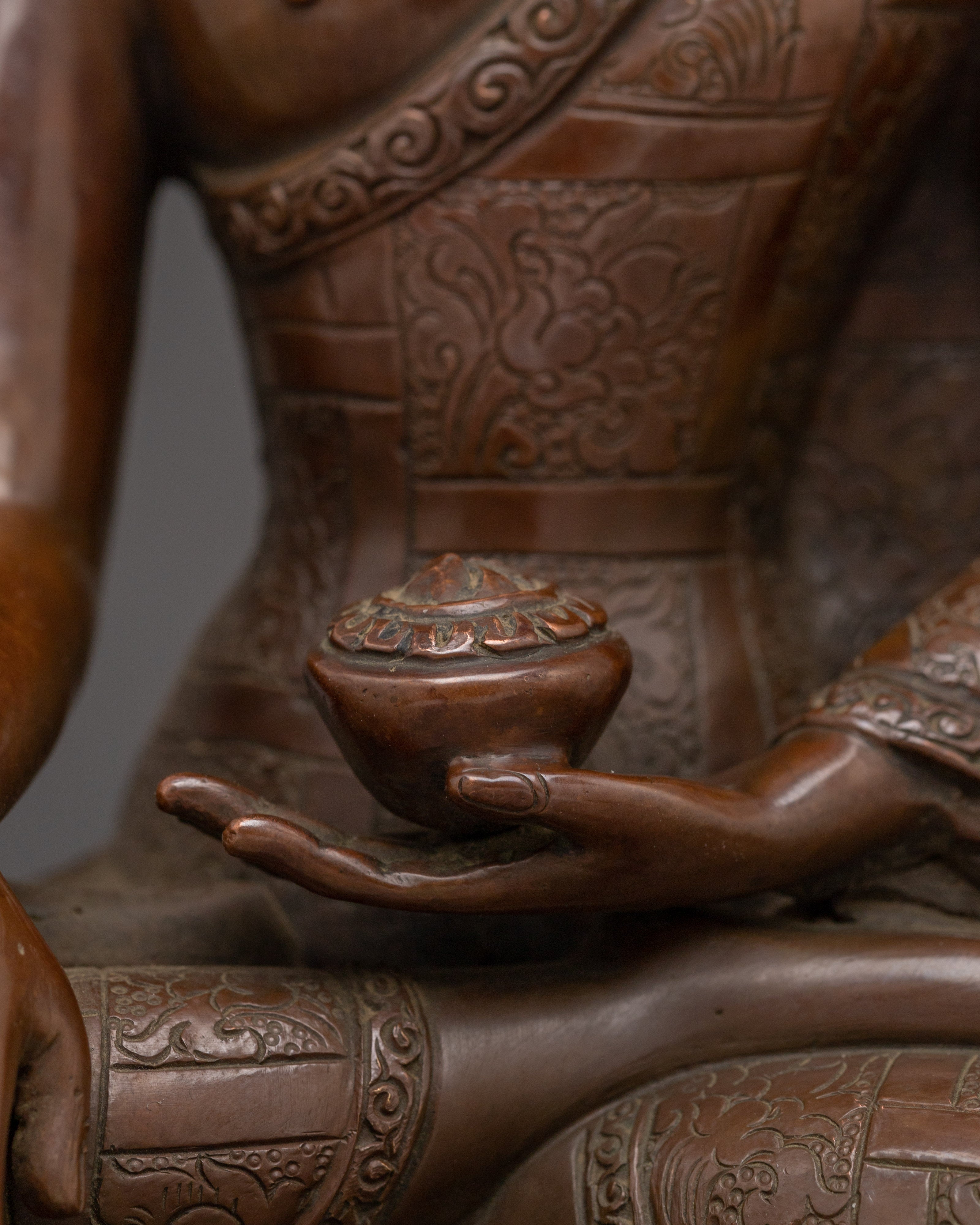 Shakyamuni Buddha with Royal Crown Statue for Spirituality