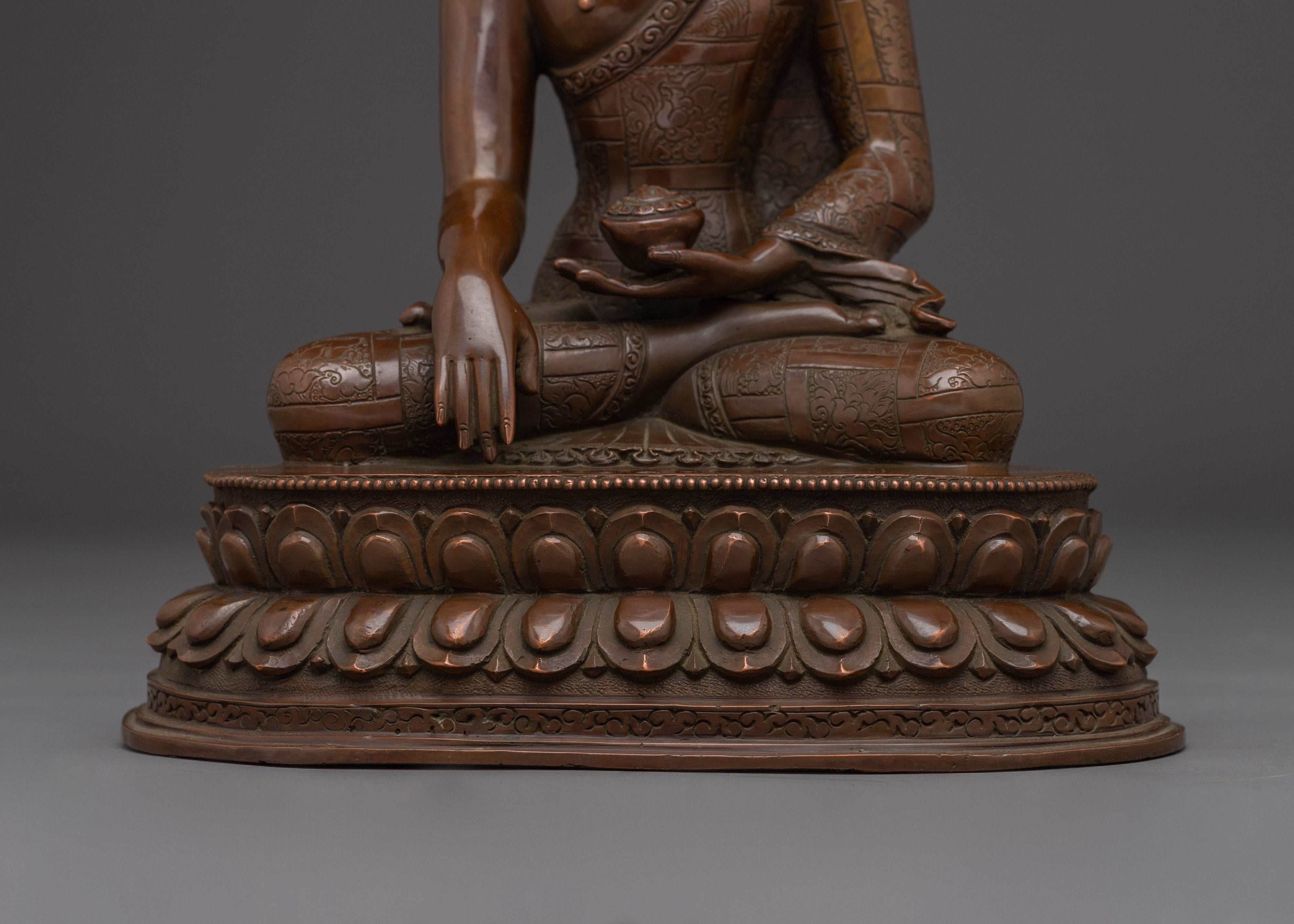 Shakyamuni Buddha with Royal Crown Statue for Spirituality