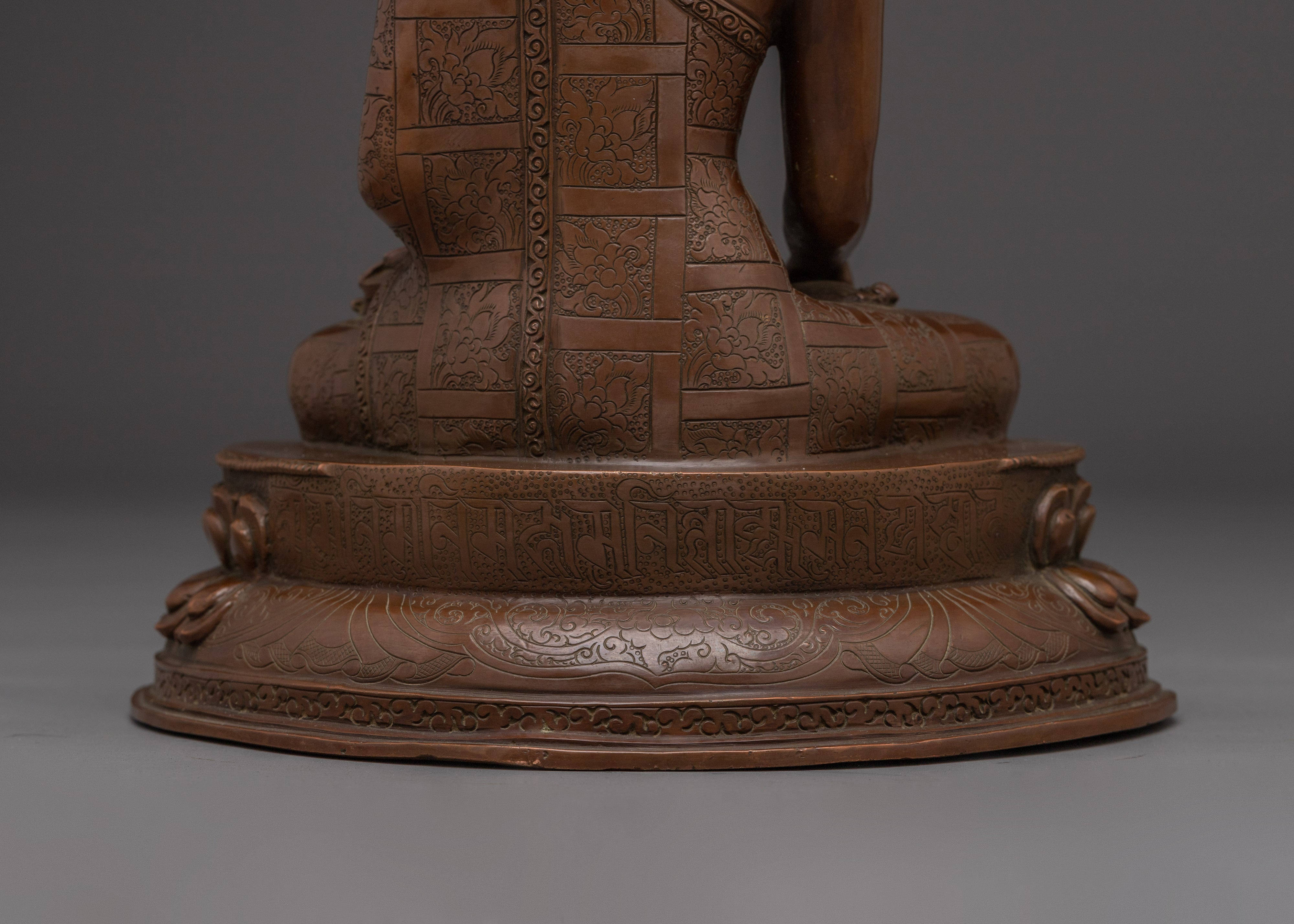 Shakyamuni Buddha with Royal Crown Statue for Spirituality