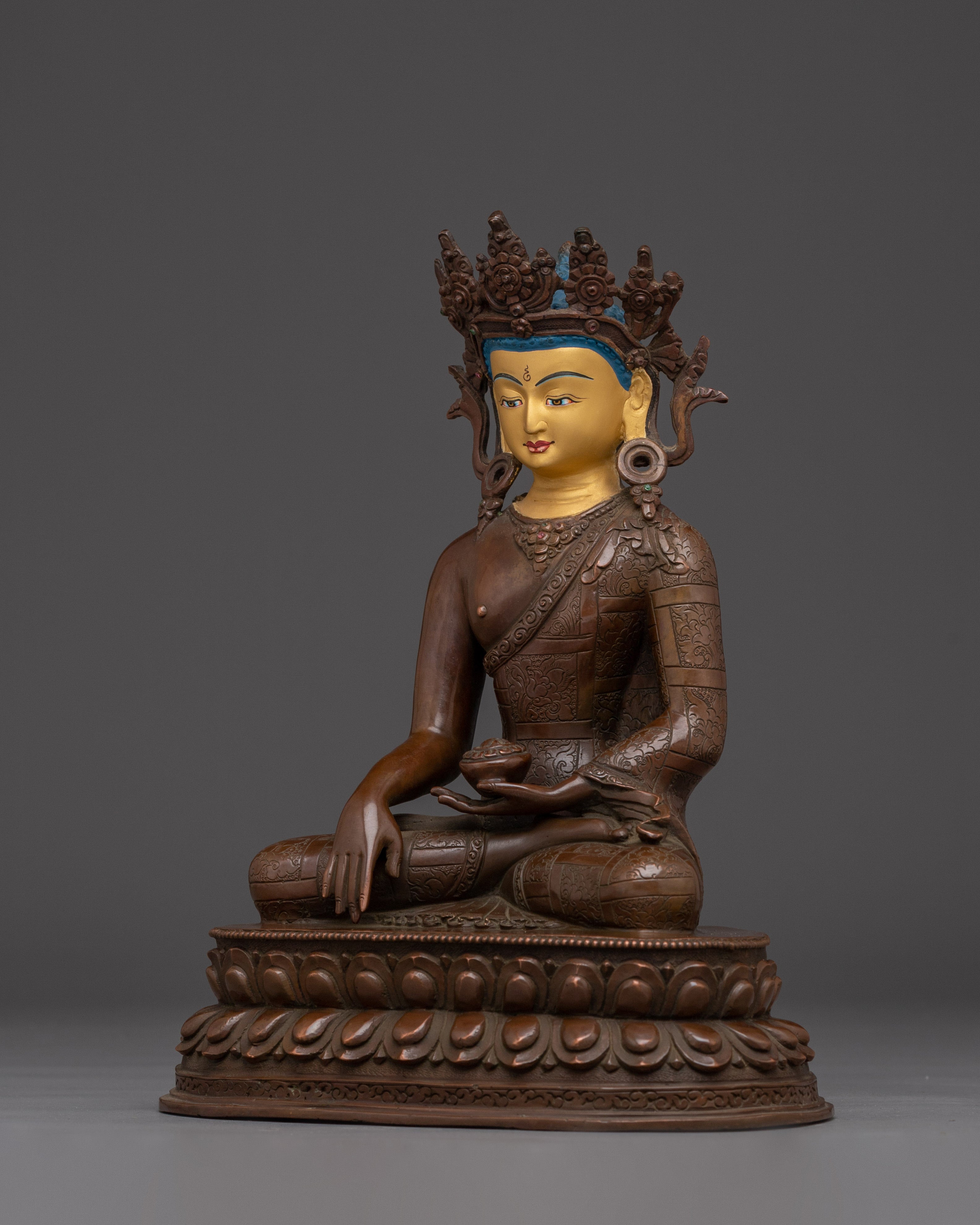 Shakyamuni Buddha with Royal Crown Statue for Spirituality