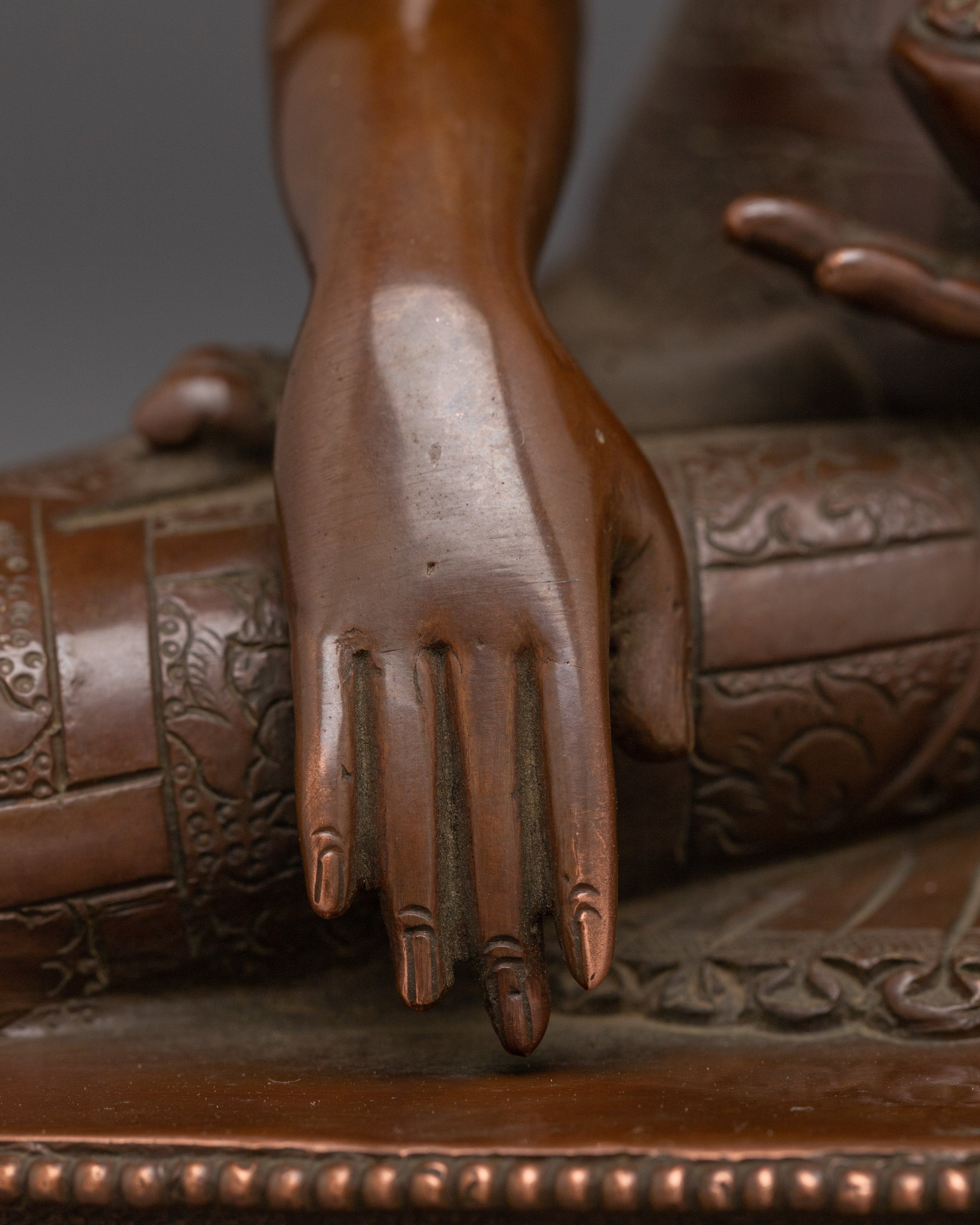 Shakyamuni Buddha with Royal Crown Statue for Spirituality
