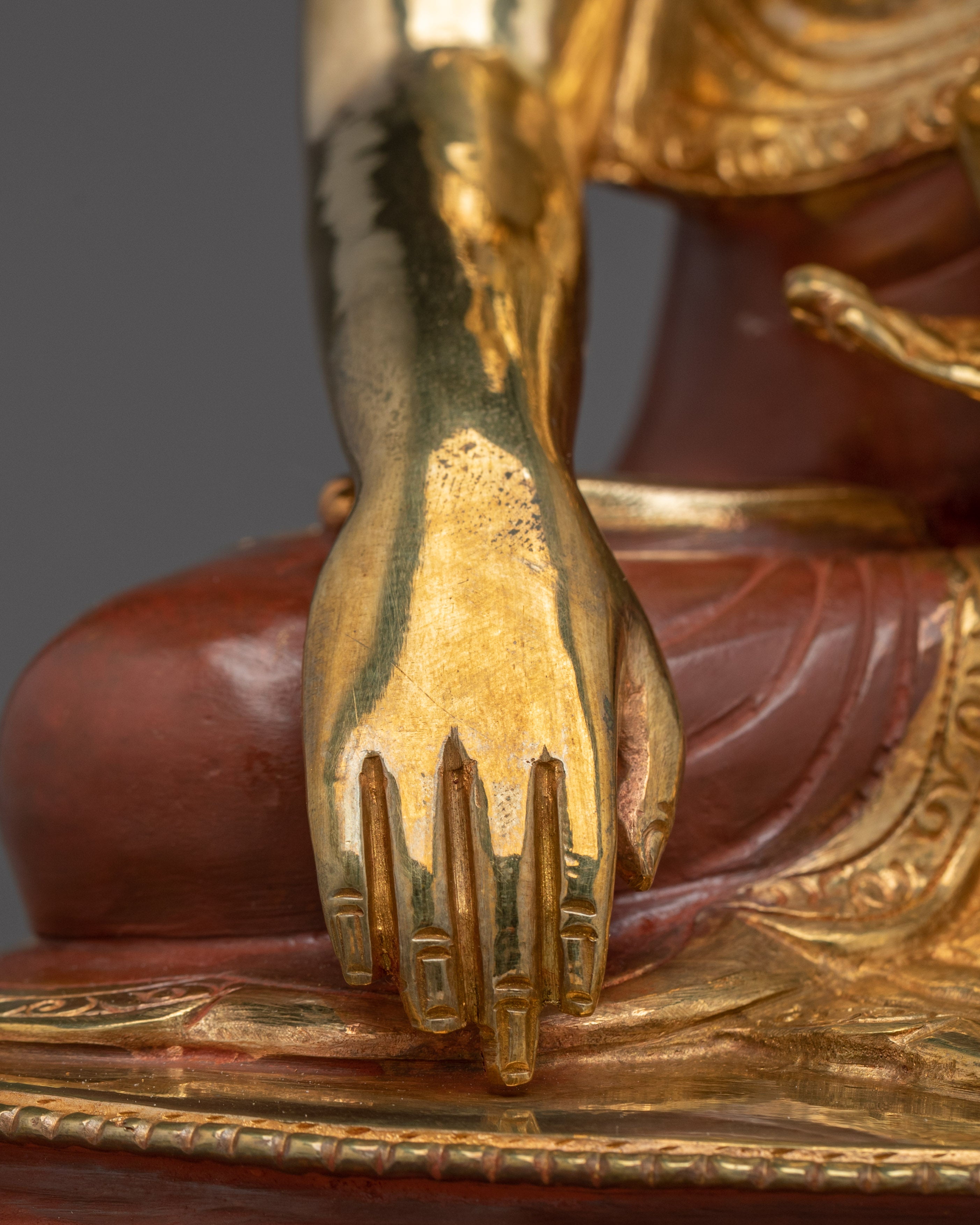 Shakyamuni Buddha Statue in Gold-Gilded | Historical Buddha’s Presence and Wisdom