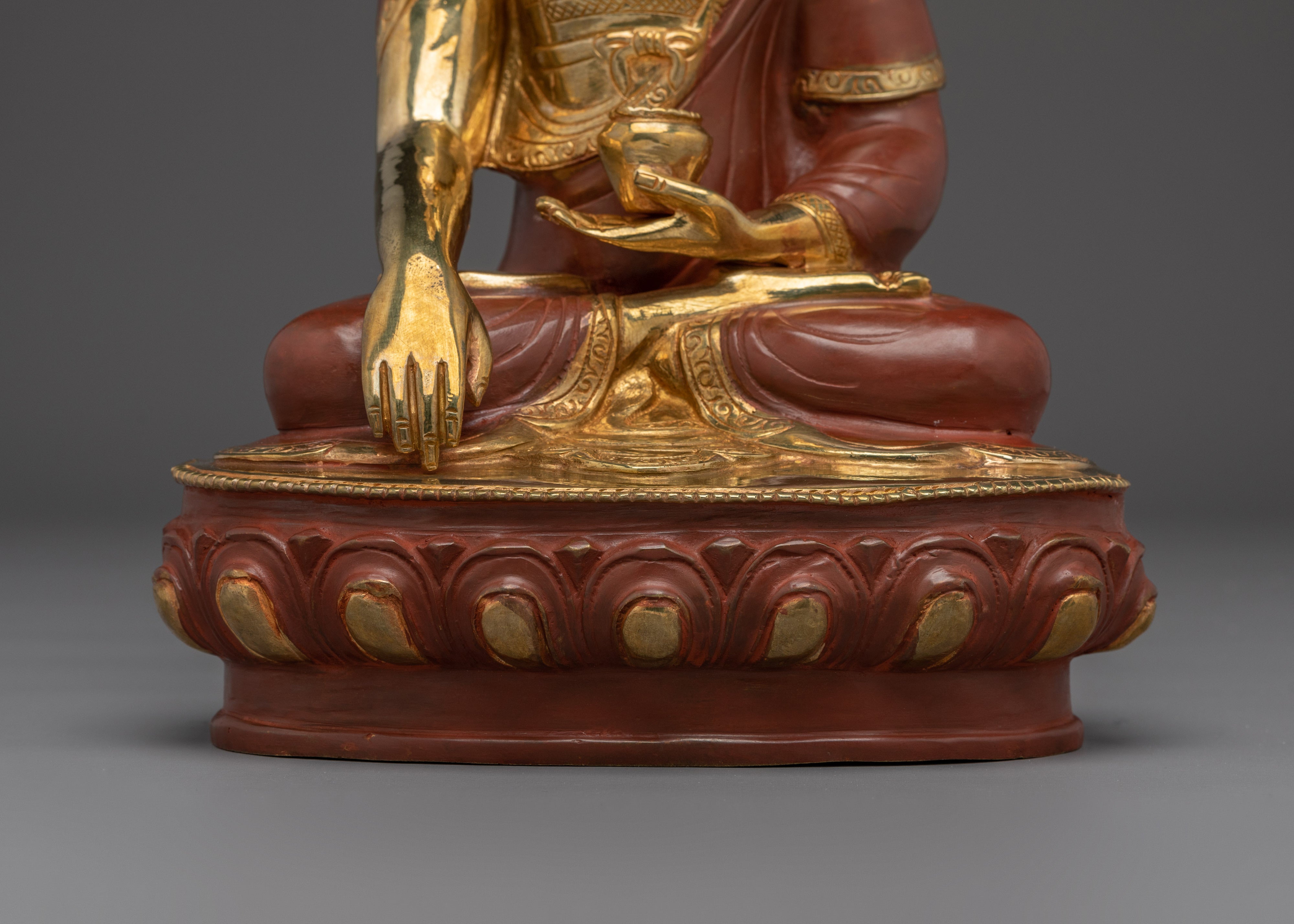 Shakyamuni Buddha Statue in Gold-Gilded | Historical Buddha’s Presence and Wisdom