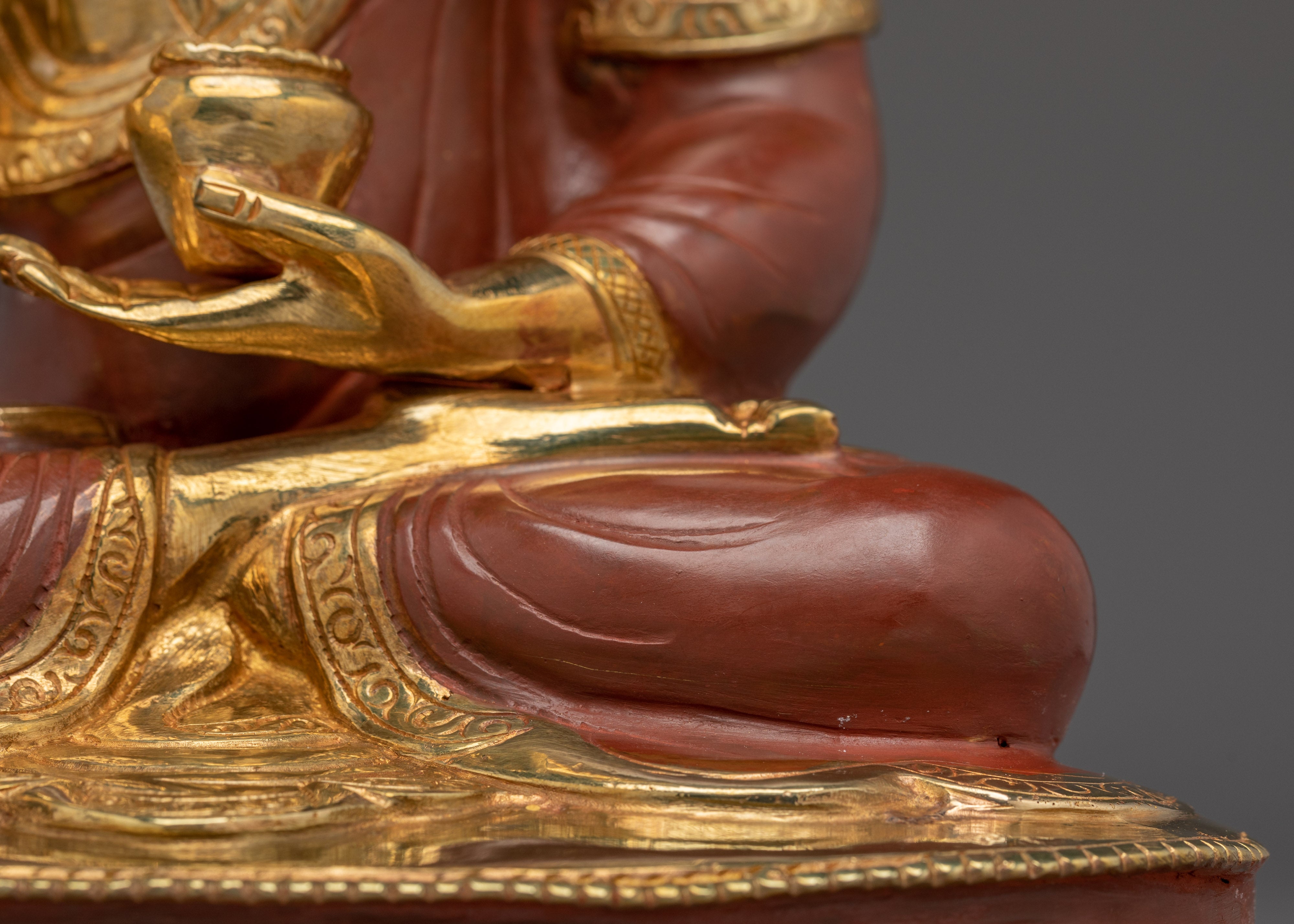 Shakyamuni Buddha Statue in Gold-Gilded | Historical Buddha’s Presence and Wisdom