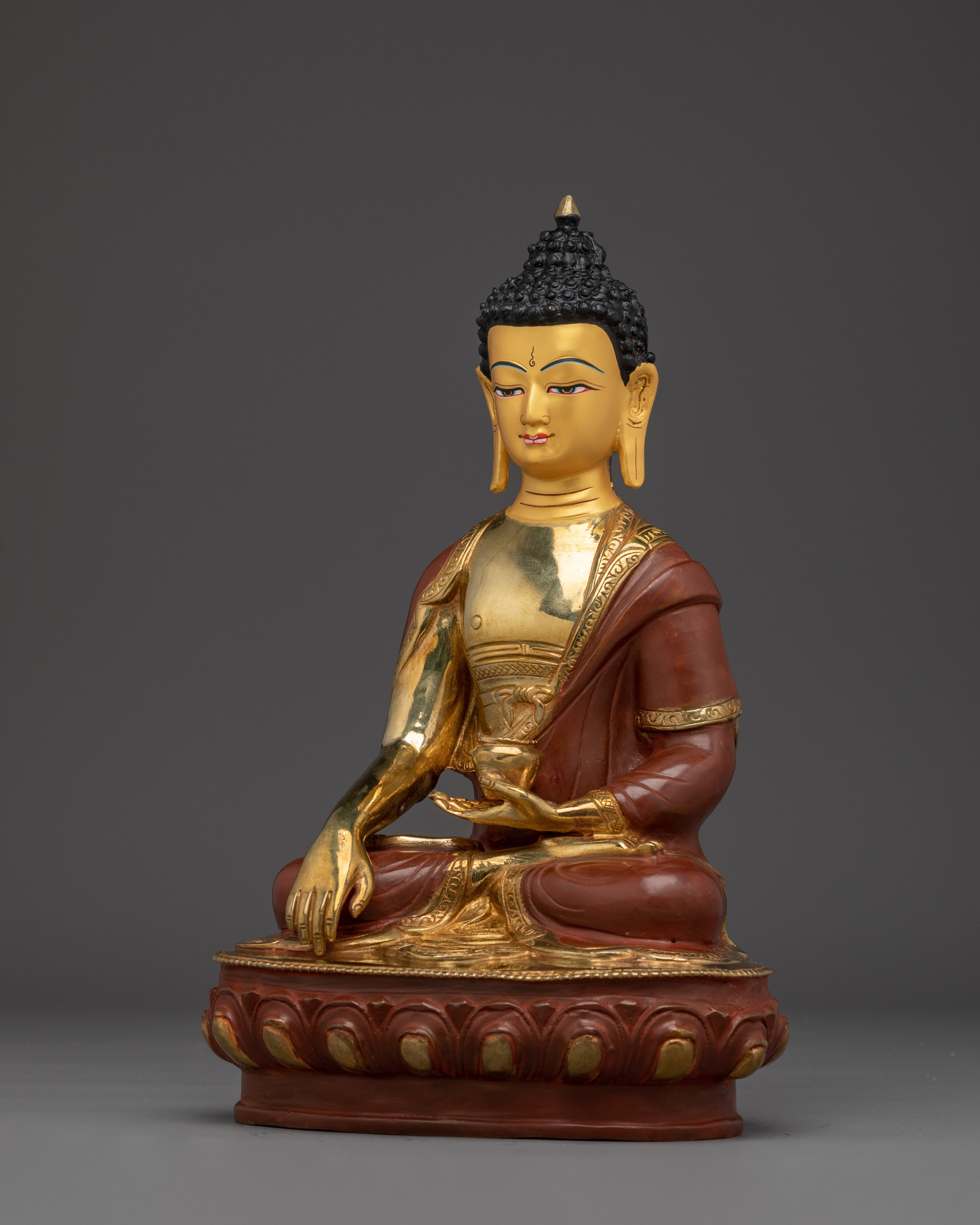 Shakyamuni Buddha Statue in Gold-Gilded | Historical Buddha’s Presence and Wisdom