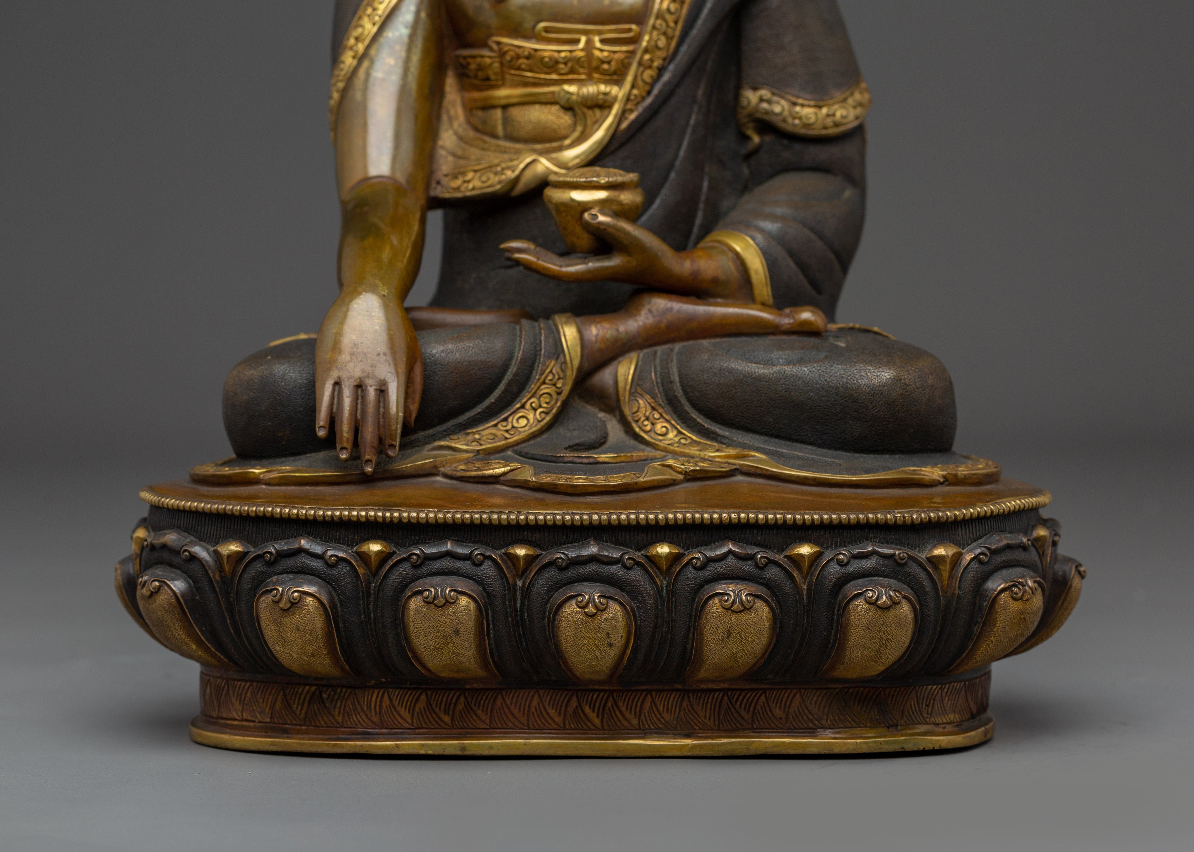 Peaceful 24K Gold Gilded Statue of Shakyamuni Buddha | Gautama Buddha Artwork