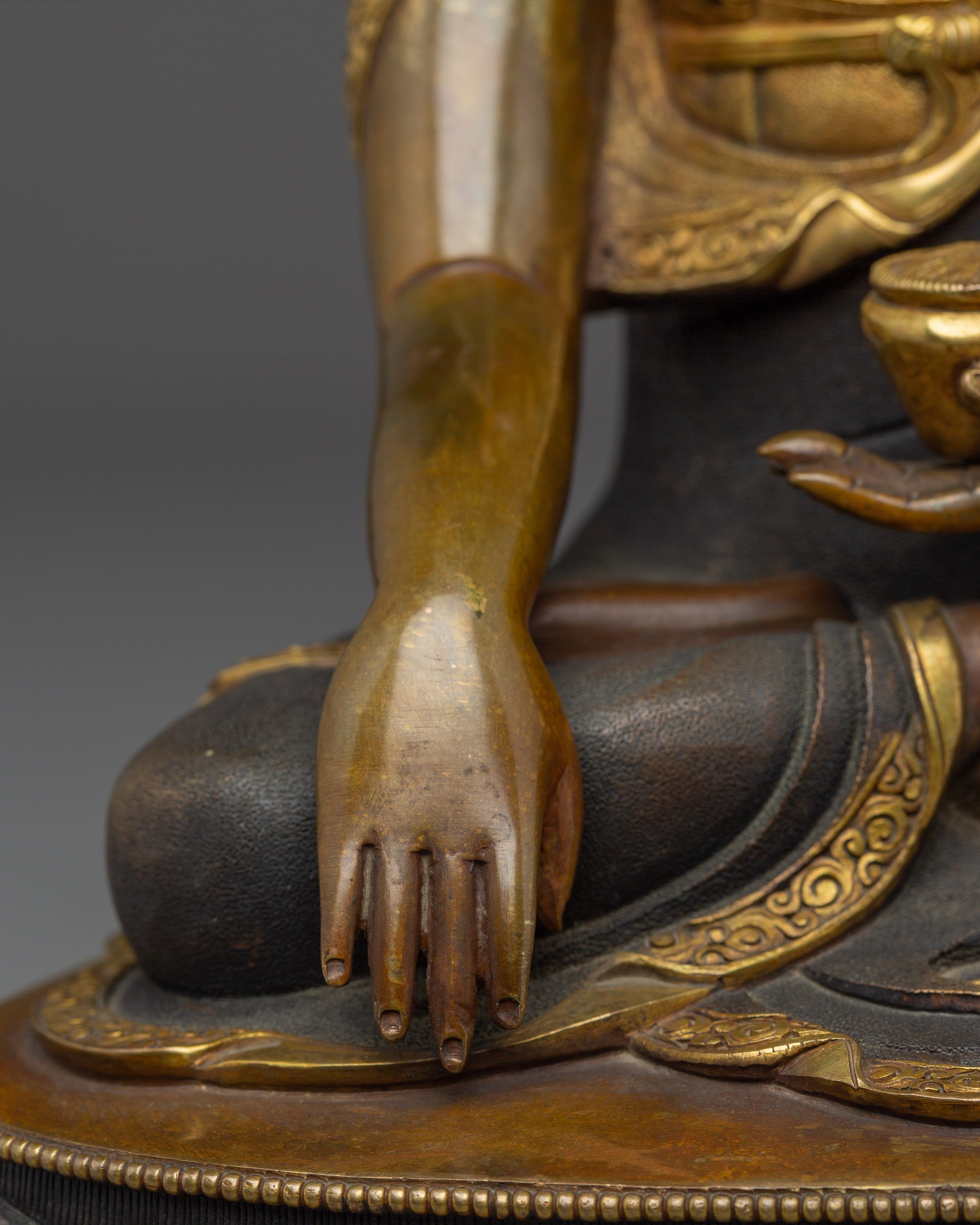 Peaceful 24K Gold Gilded Statue of Shakyamuni Buddha | Gautama Buddha Artwork