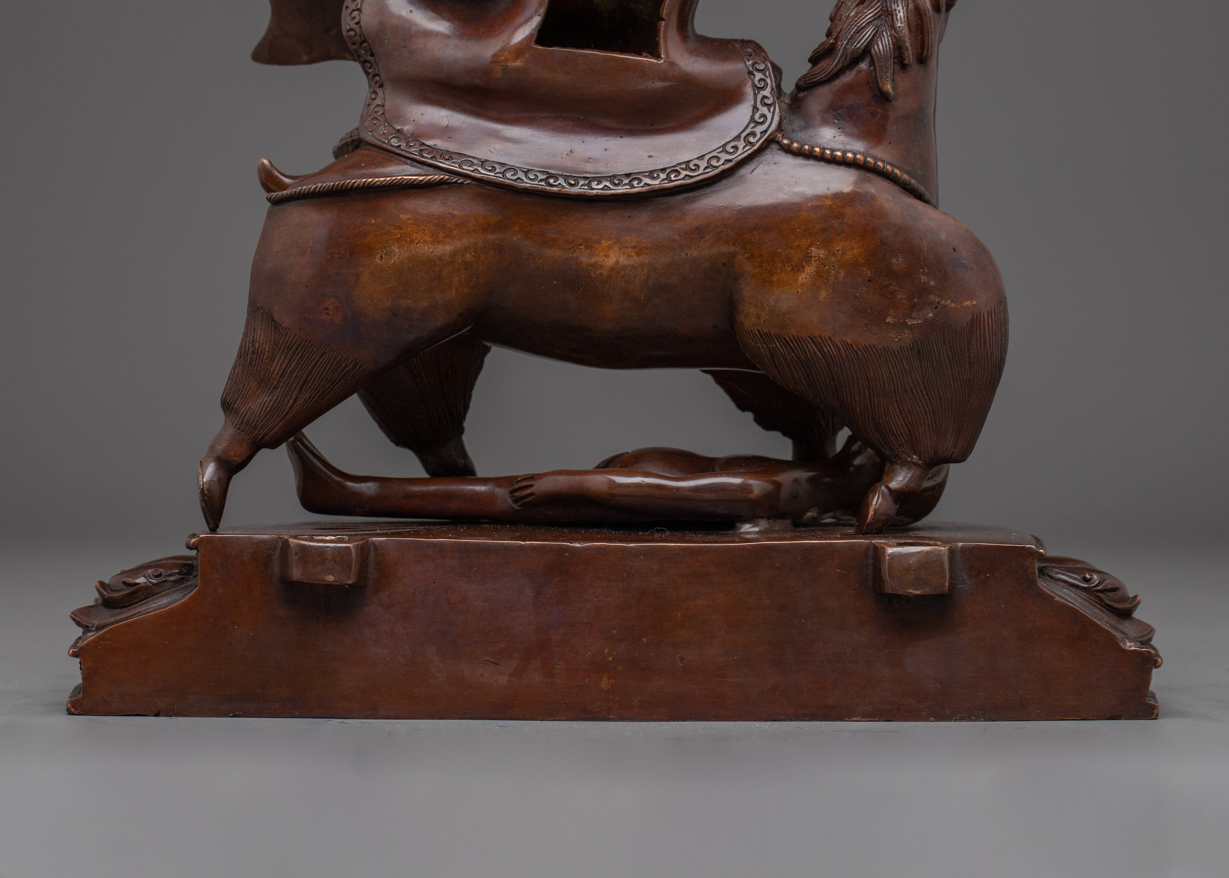 Garwa Nagpo Damchen Statue: Buddhist Worldly Protector