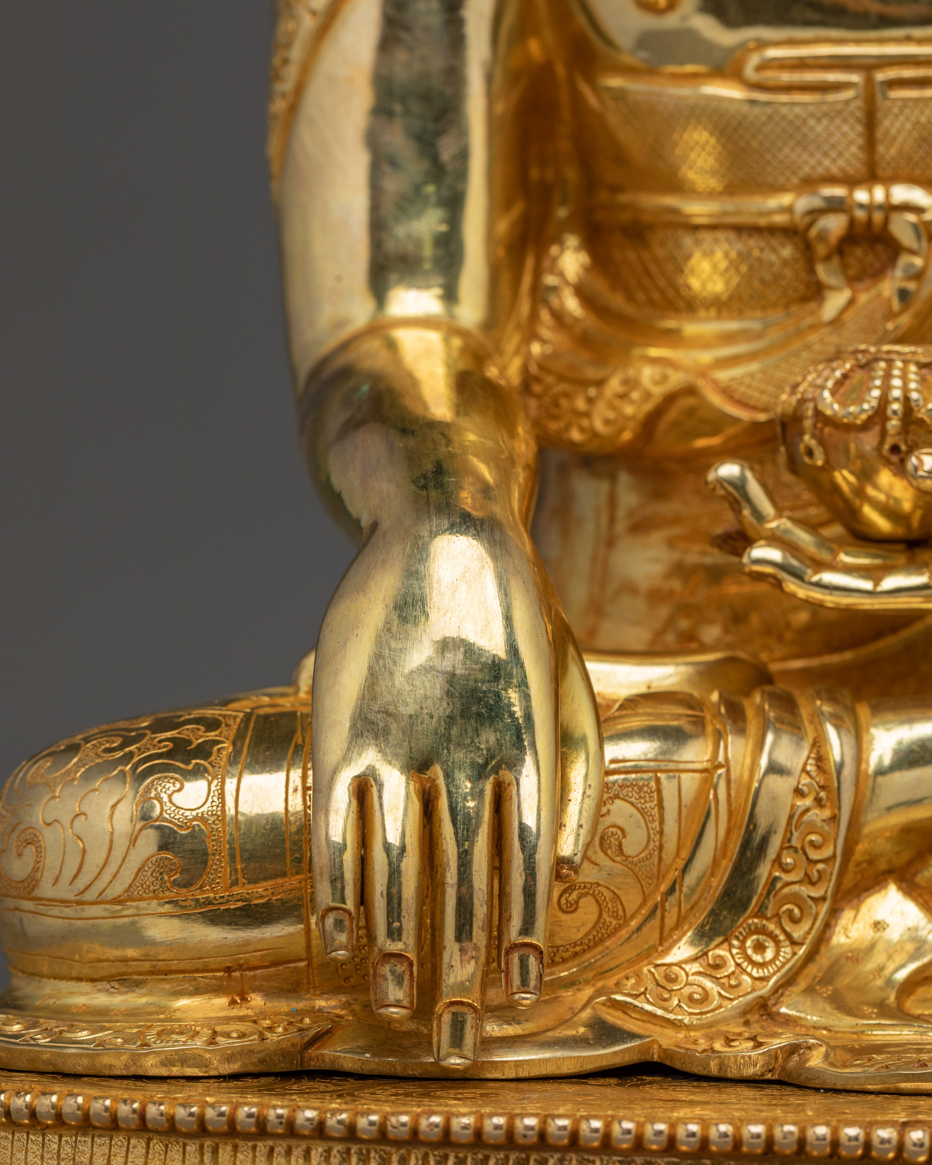 Shakyamuni Buddha 24K Gold Gilded Copper Statue | Symbol of Enlightenment and Peace