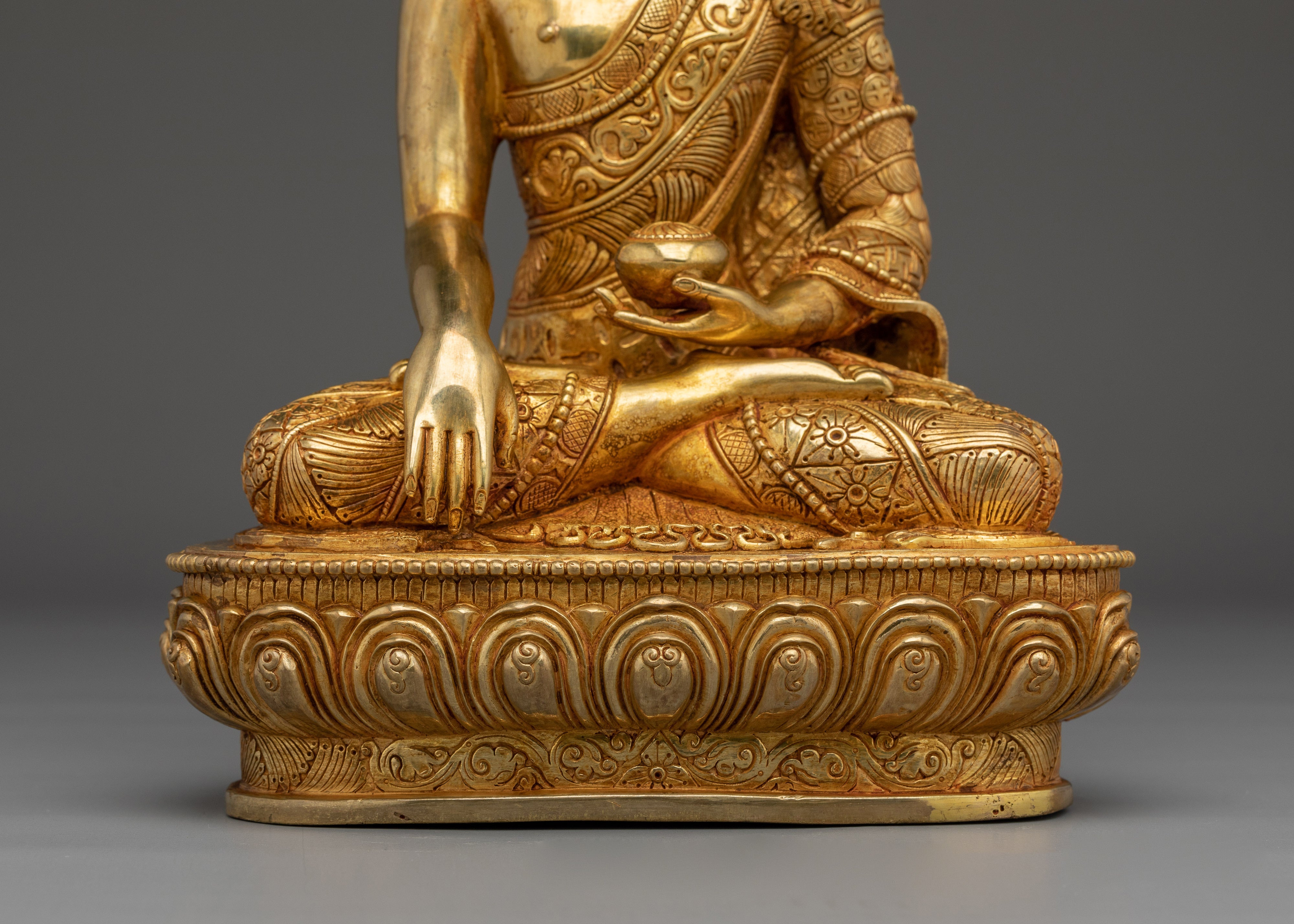 Shakyamuni Buddha 24K Gold Gilded | Symbol of Enlightenment and Spiritual Peace