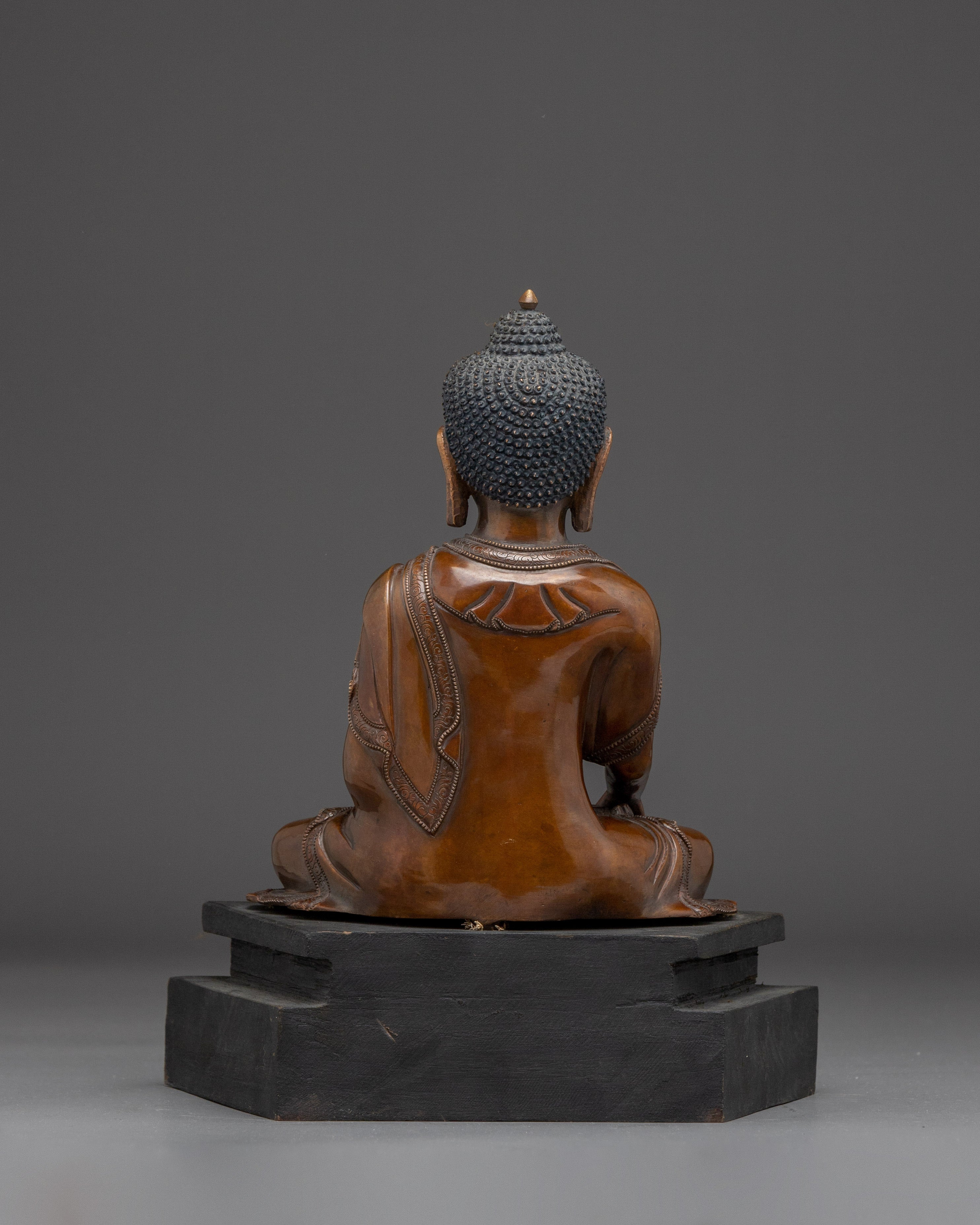 Shakyamuni Buddha Statue: Oxidized Copper Artwork