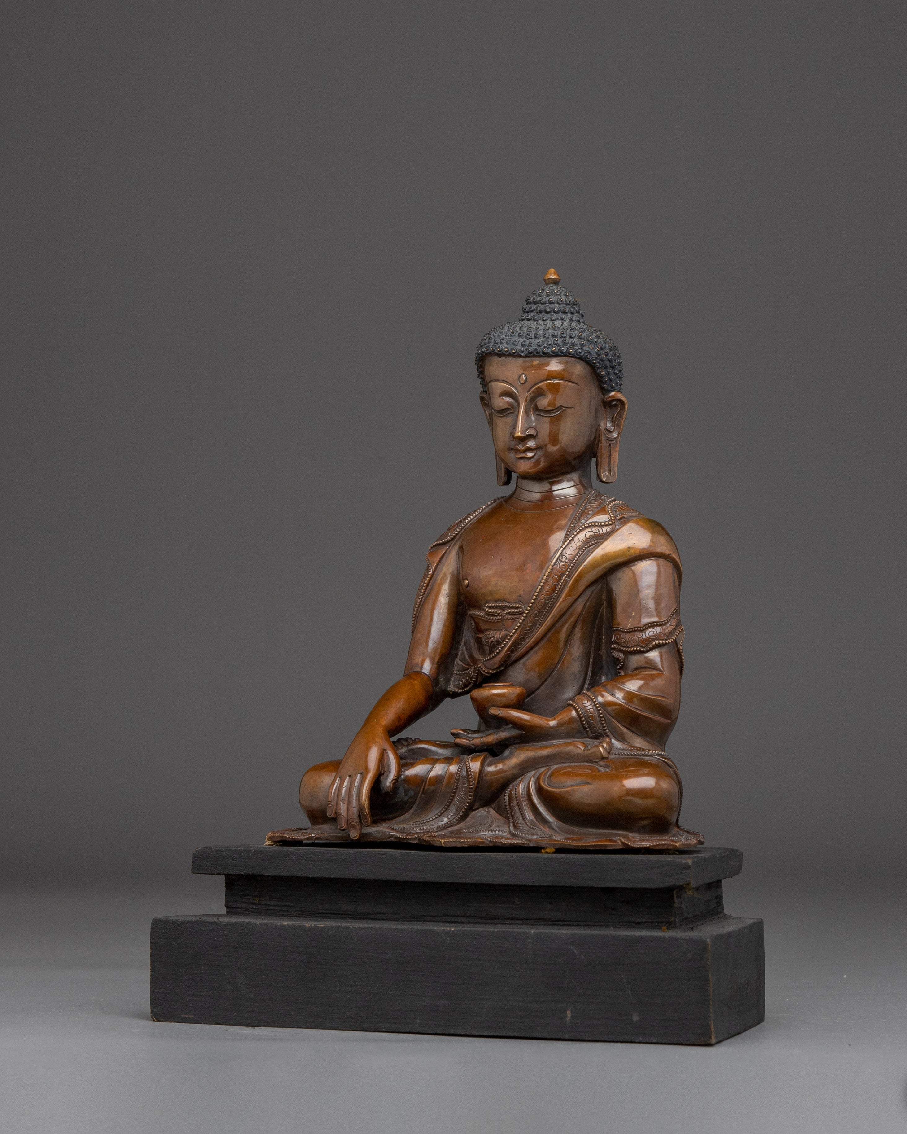 Shakyamuni Buddha Statue: Oxidized Copper Artwork