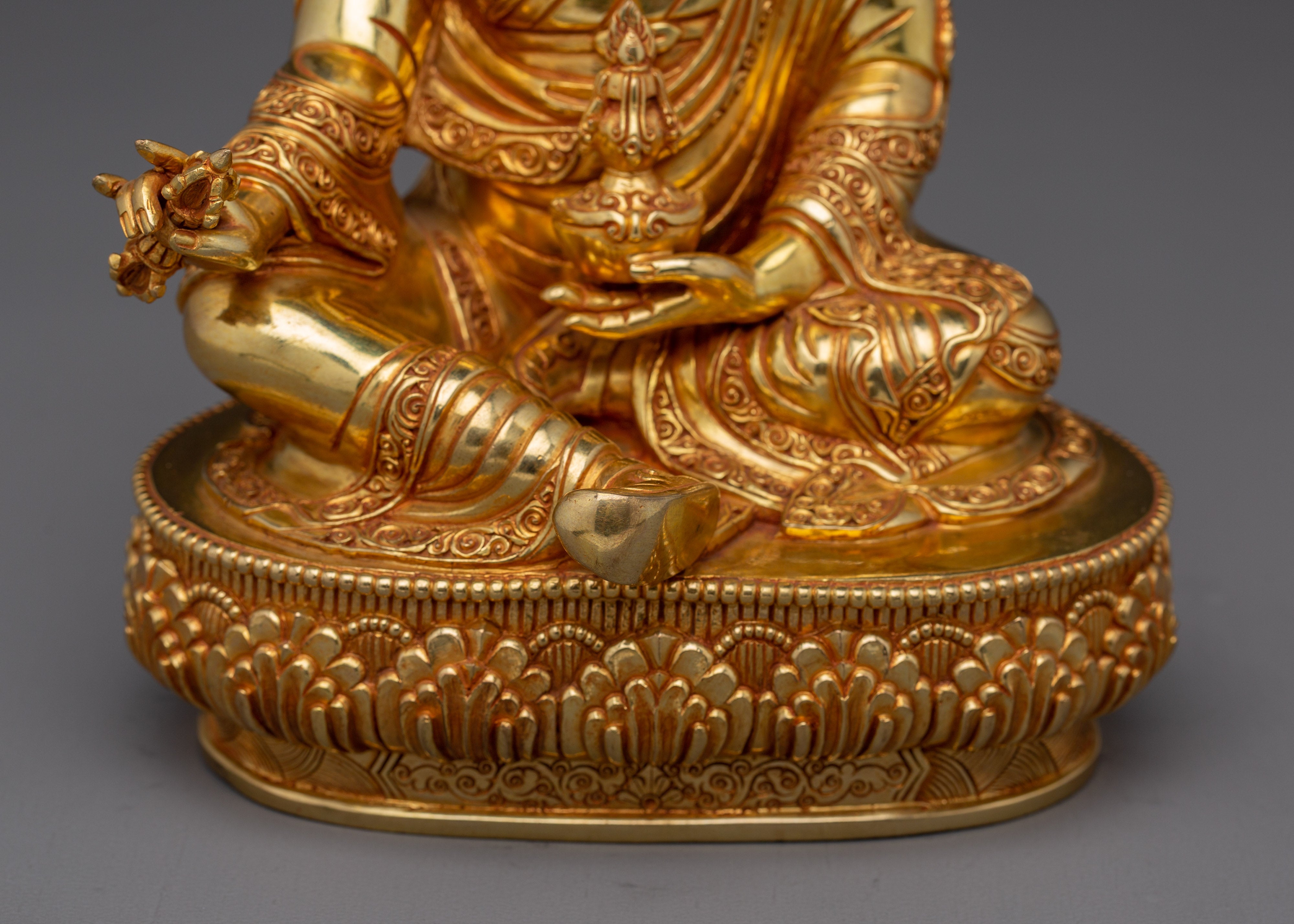 Guru Rinpoche Statue: Tibetan Vajra Master