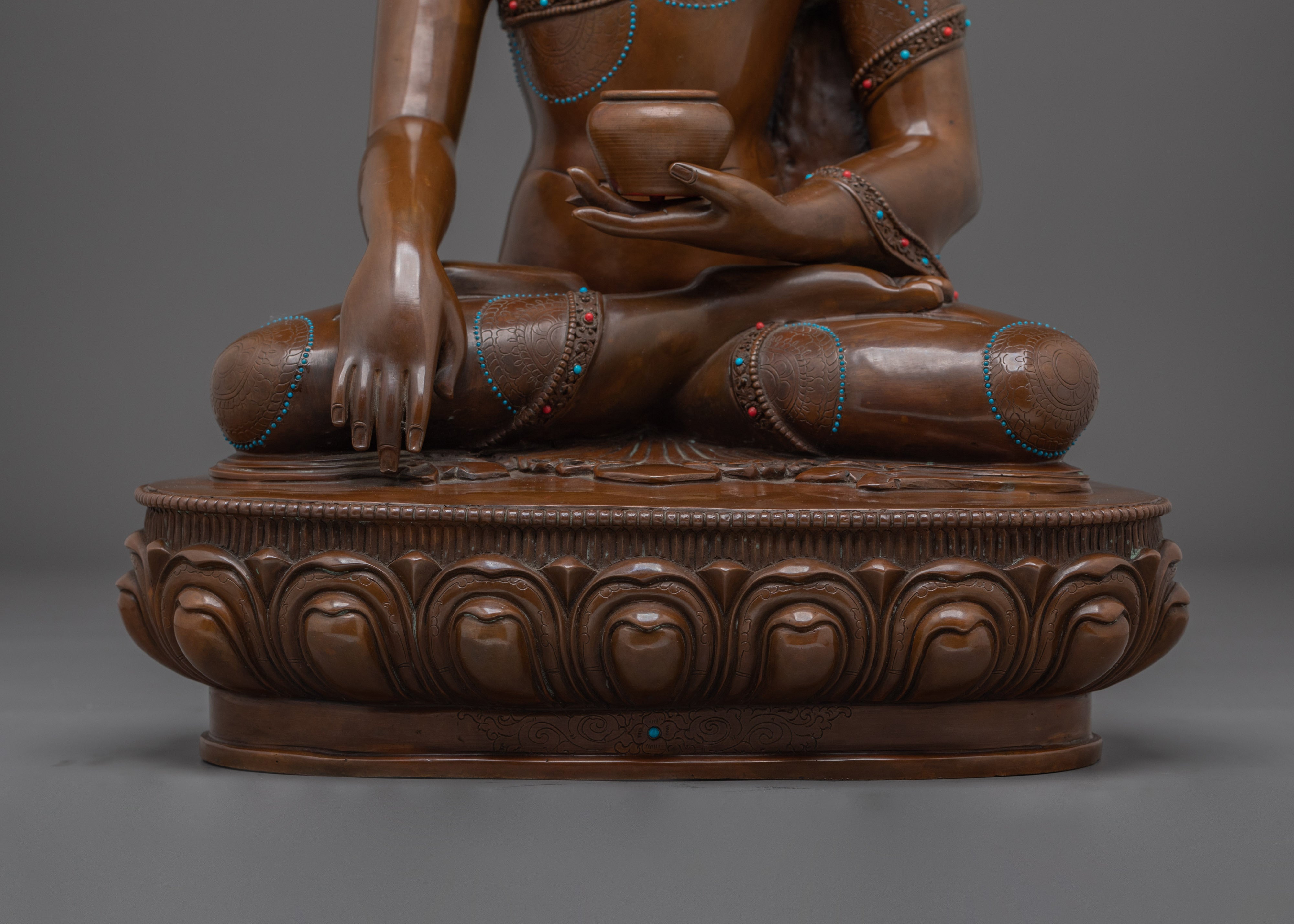 Shakyamuni Statue for Enlightenment | A Symbol of Peace and Enlightenment.