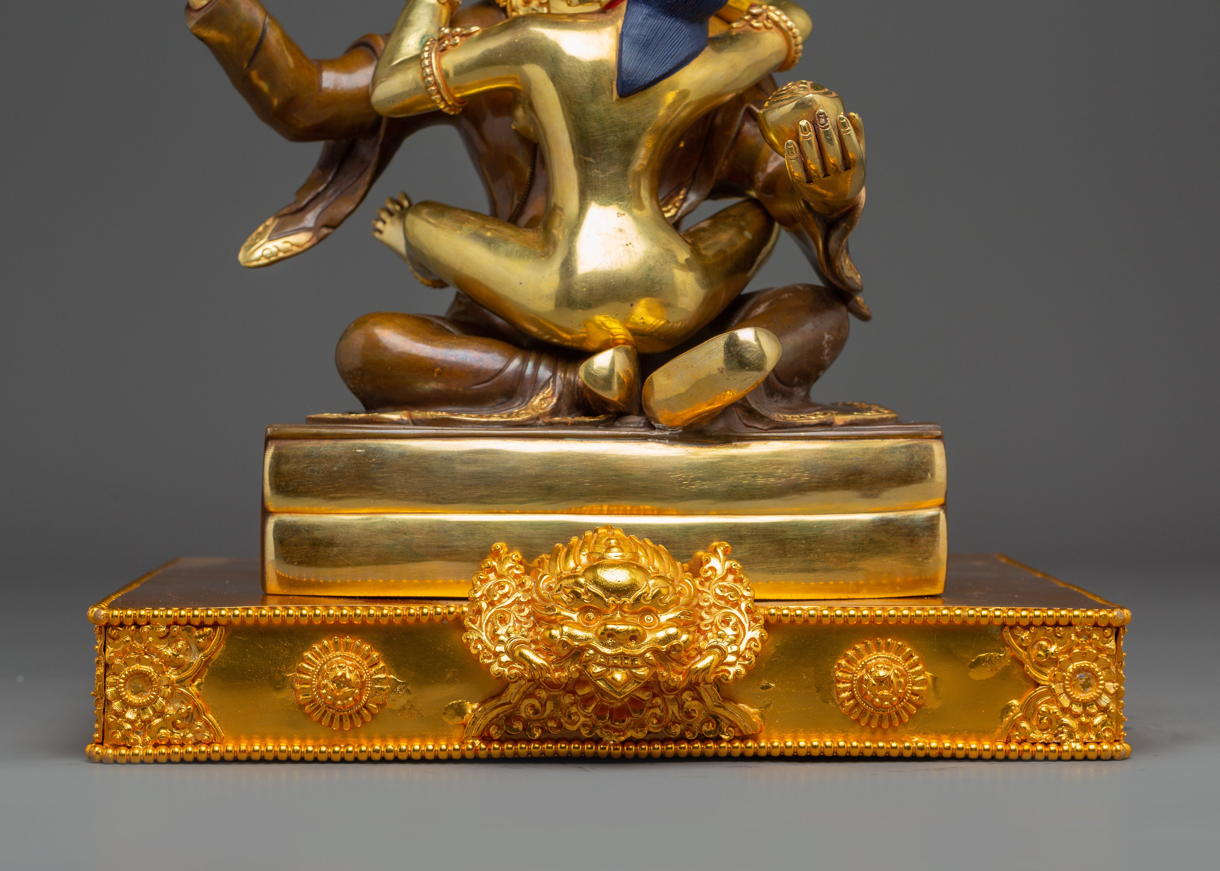 Guru with Consort Statue and Throne | Gemstones & Spiritual Significance