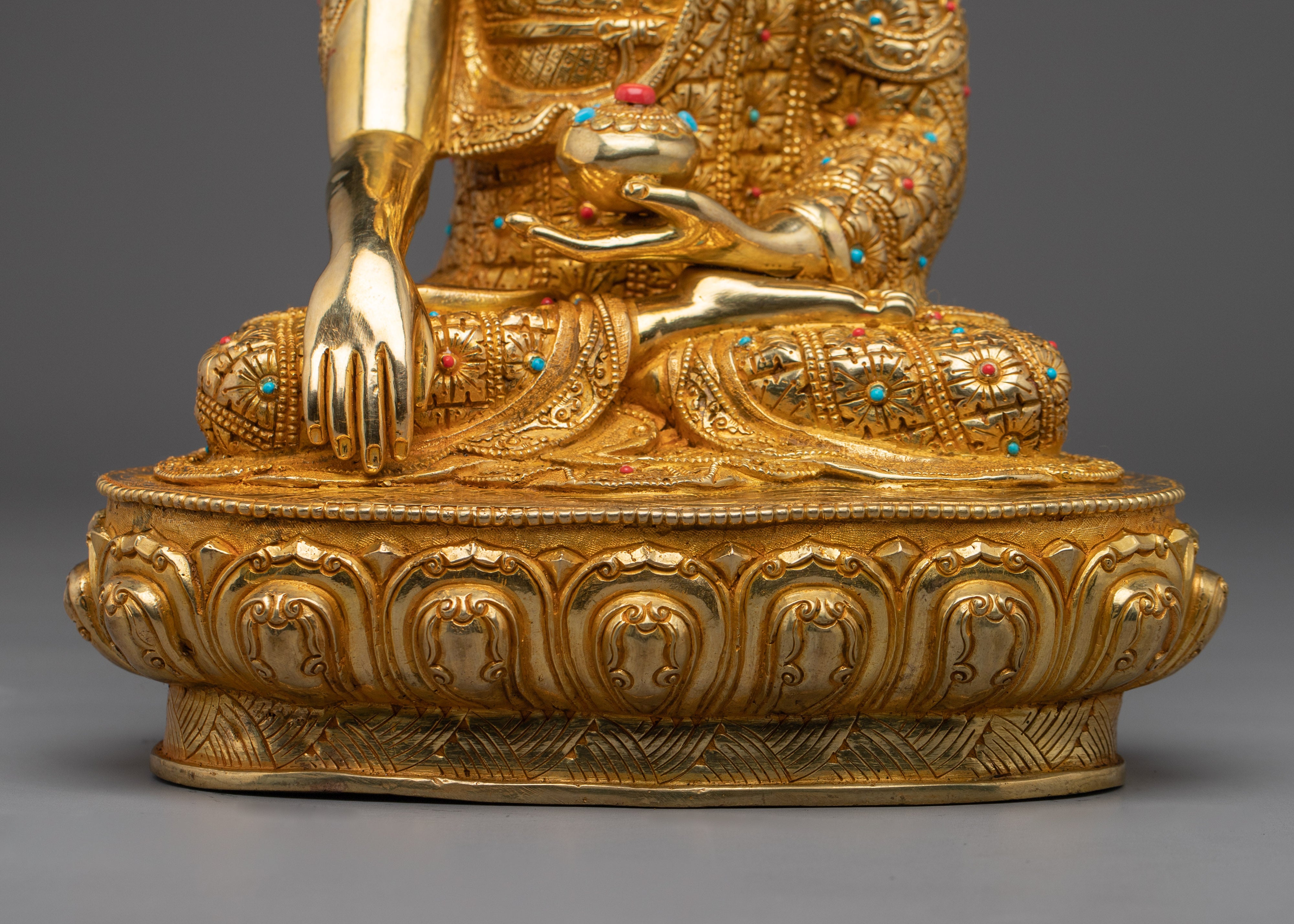 Enlightened Golden Shakyamuni Buddha Art | Mindfulness Sculpture