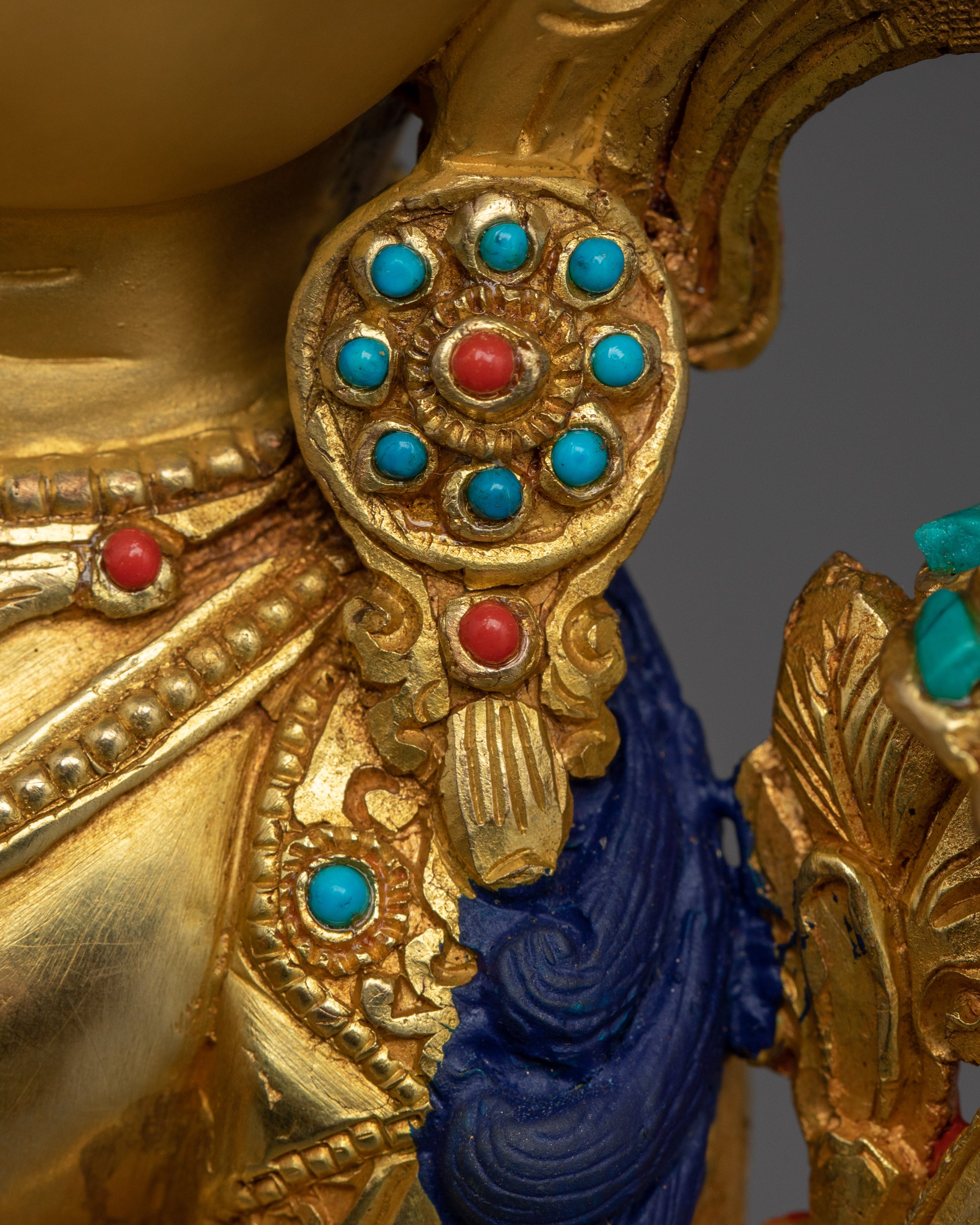 Manjushri Statue: Golden Spiritual Decor