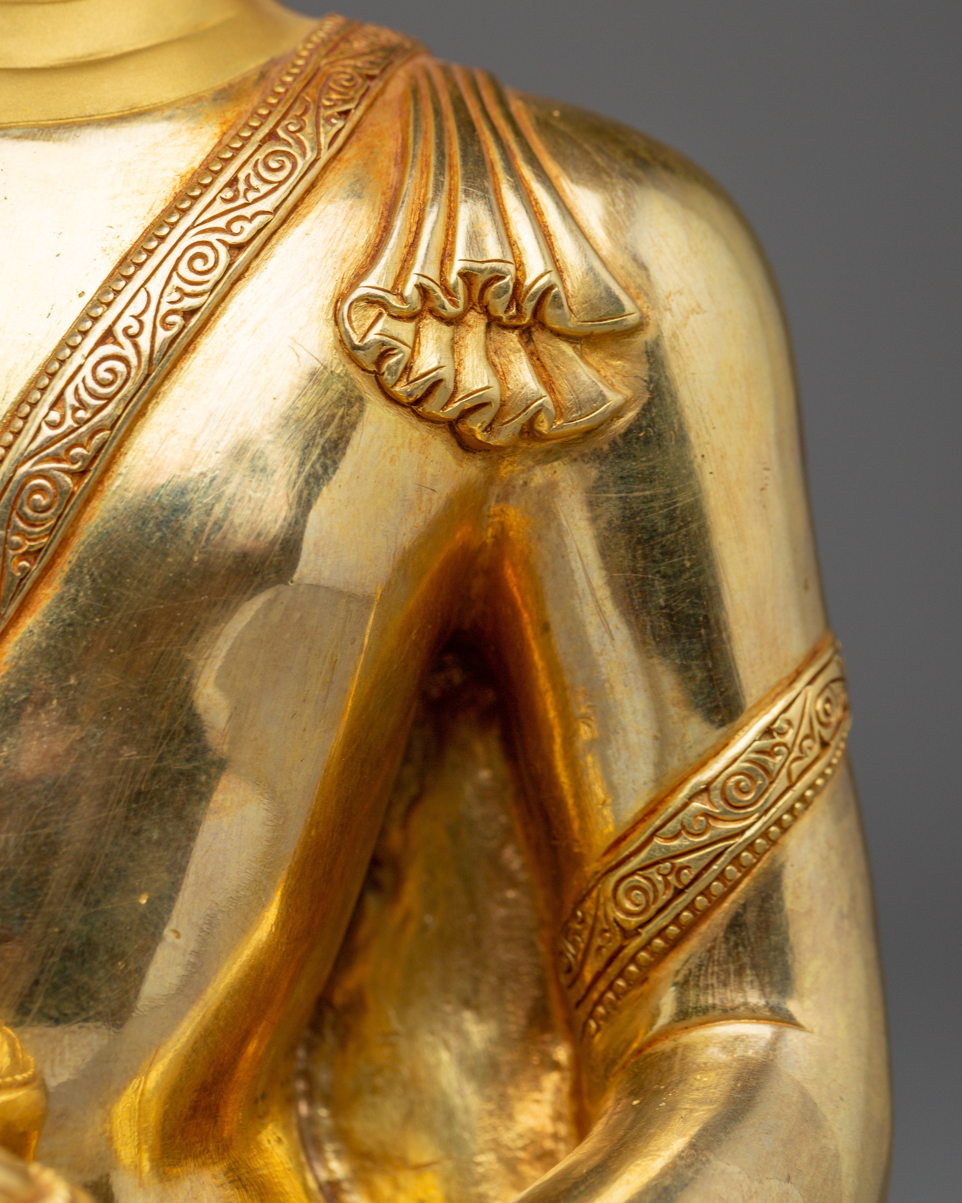 Golden Shakyamuni Buddha Statue: Dharma Decor