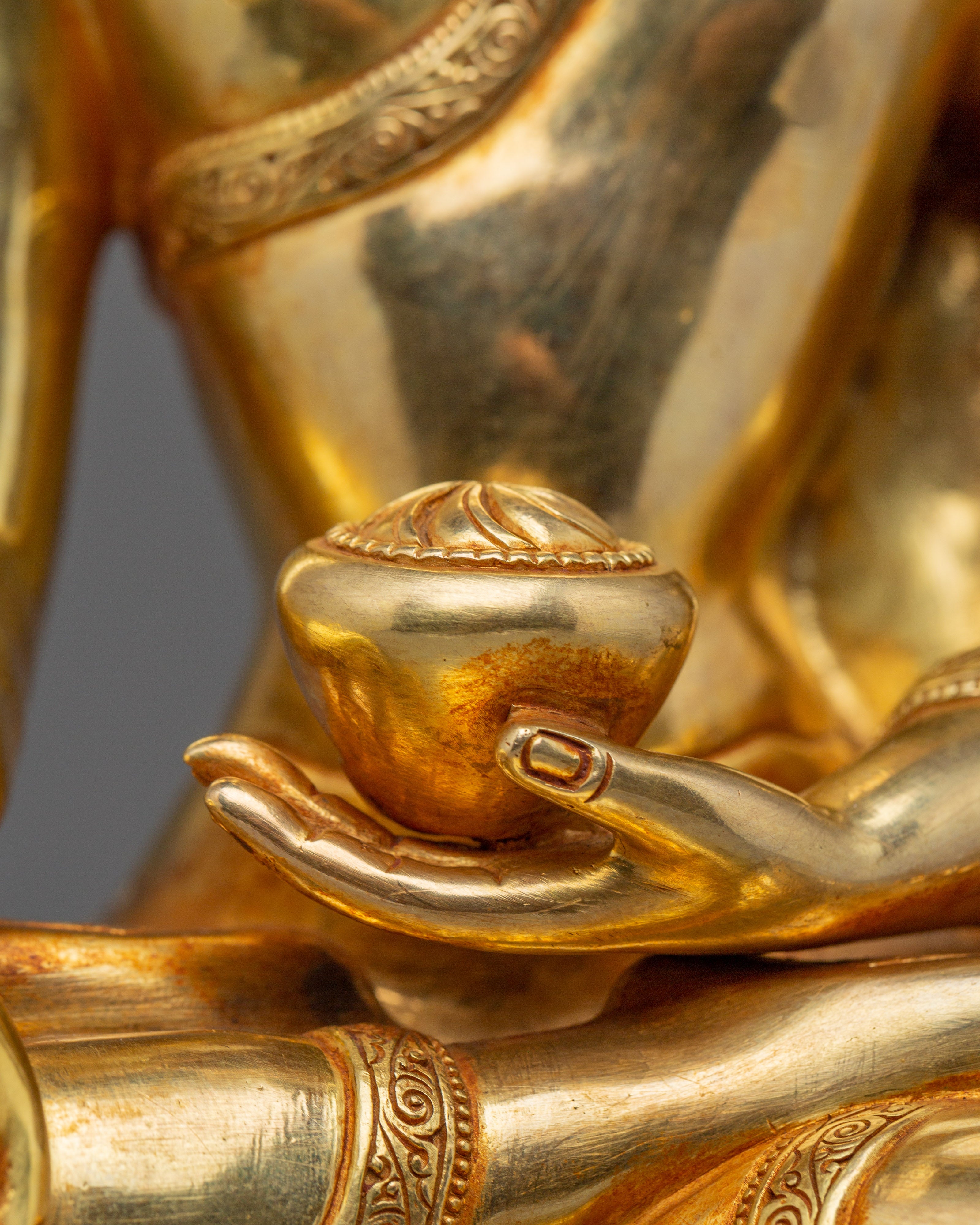 Golden Shakyamuni Buddha Statue: Dharma Decor